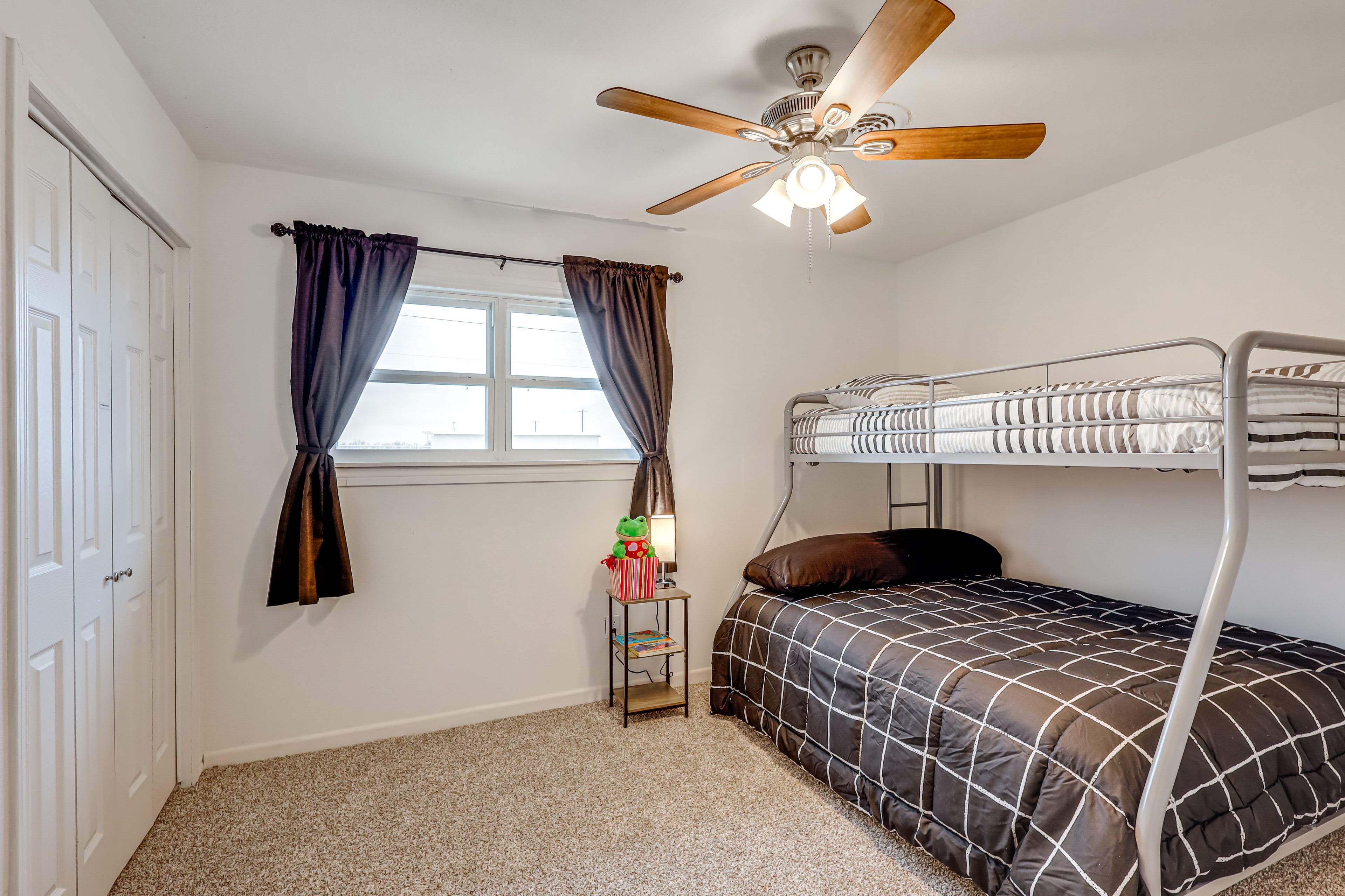 Bedroom 3 | Twin/Full Bunk Bed