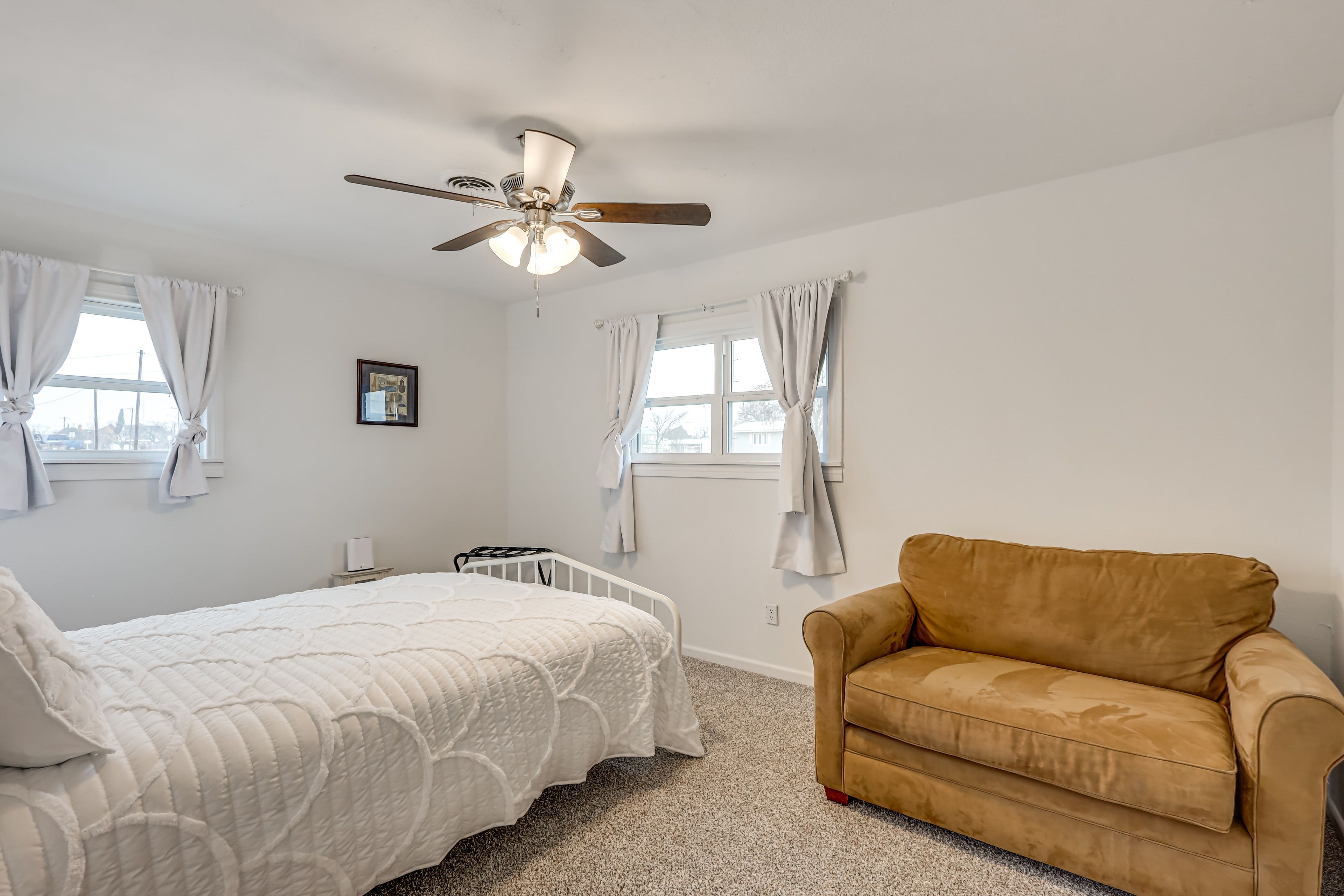 Bedroom 2 | Queen Bed | Twin Sleeper Chair