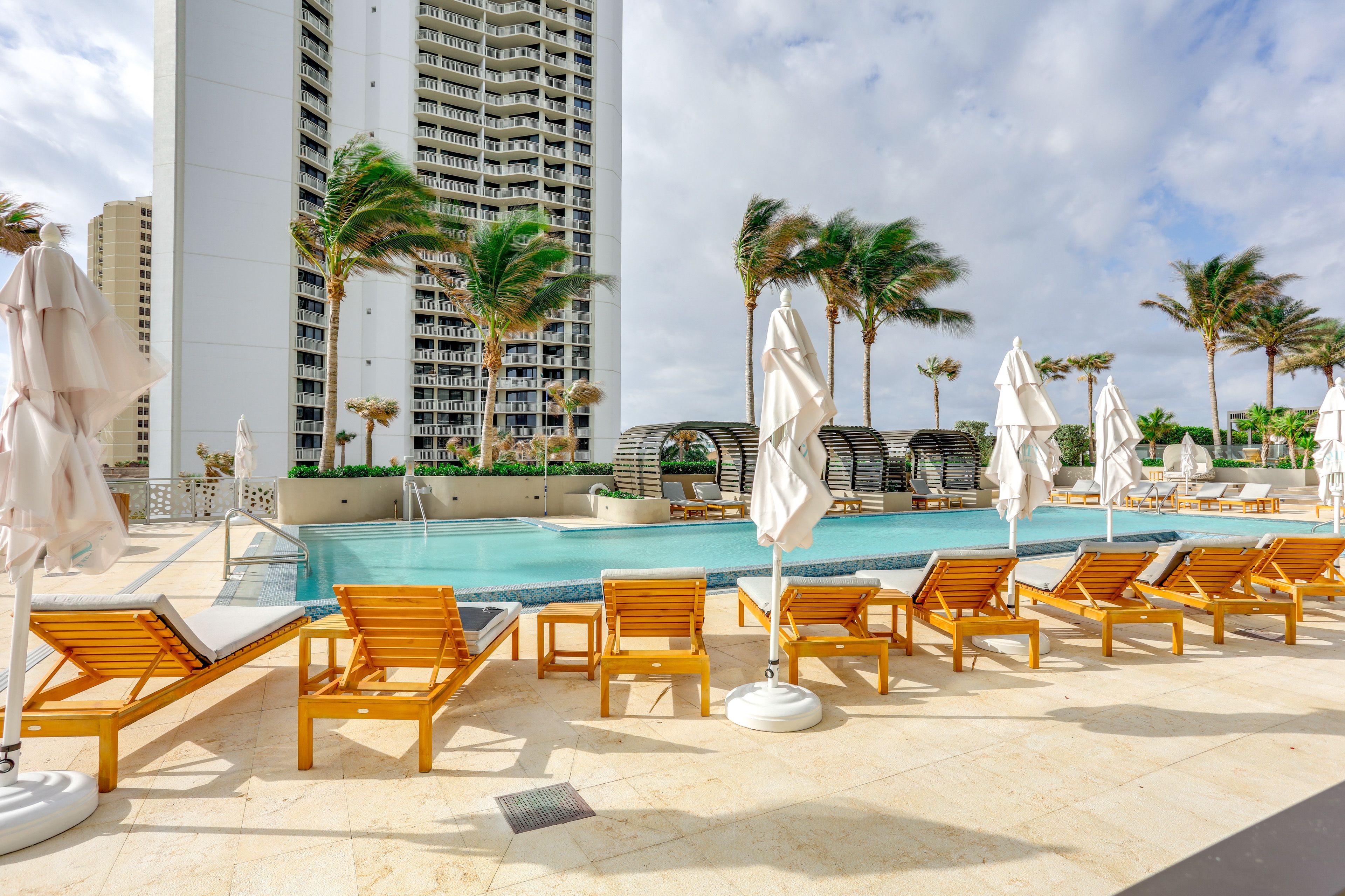 Riviera Beach Vacation Rental | 2BR | 2.5BA | 2,650 Sq Ft | Step-Free Access