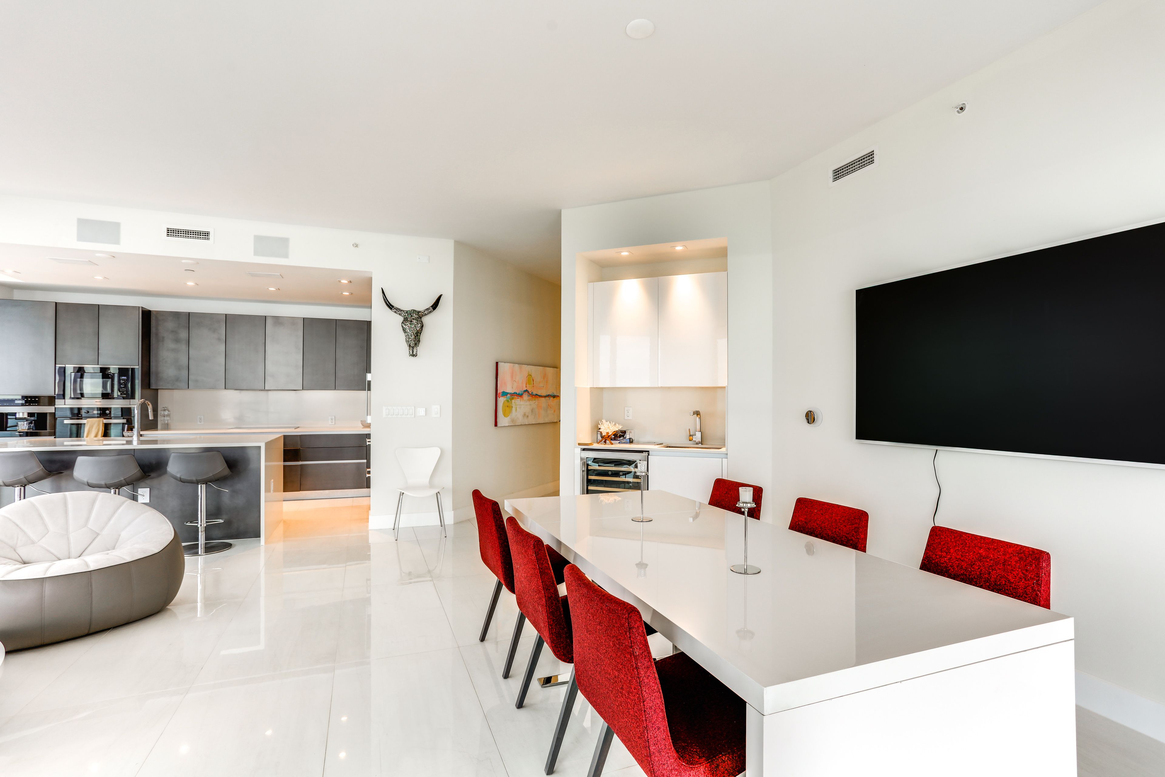 Dining Area | Dishware & Flatware | Wet Bar