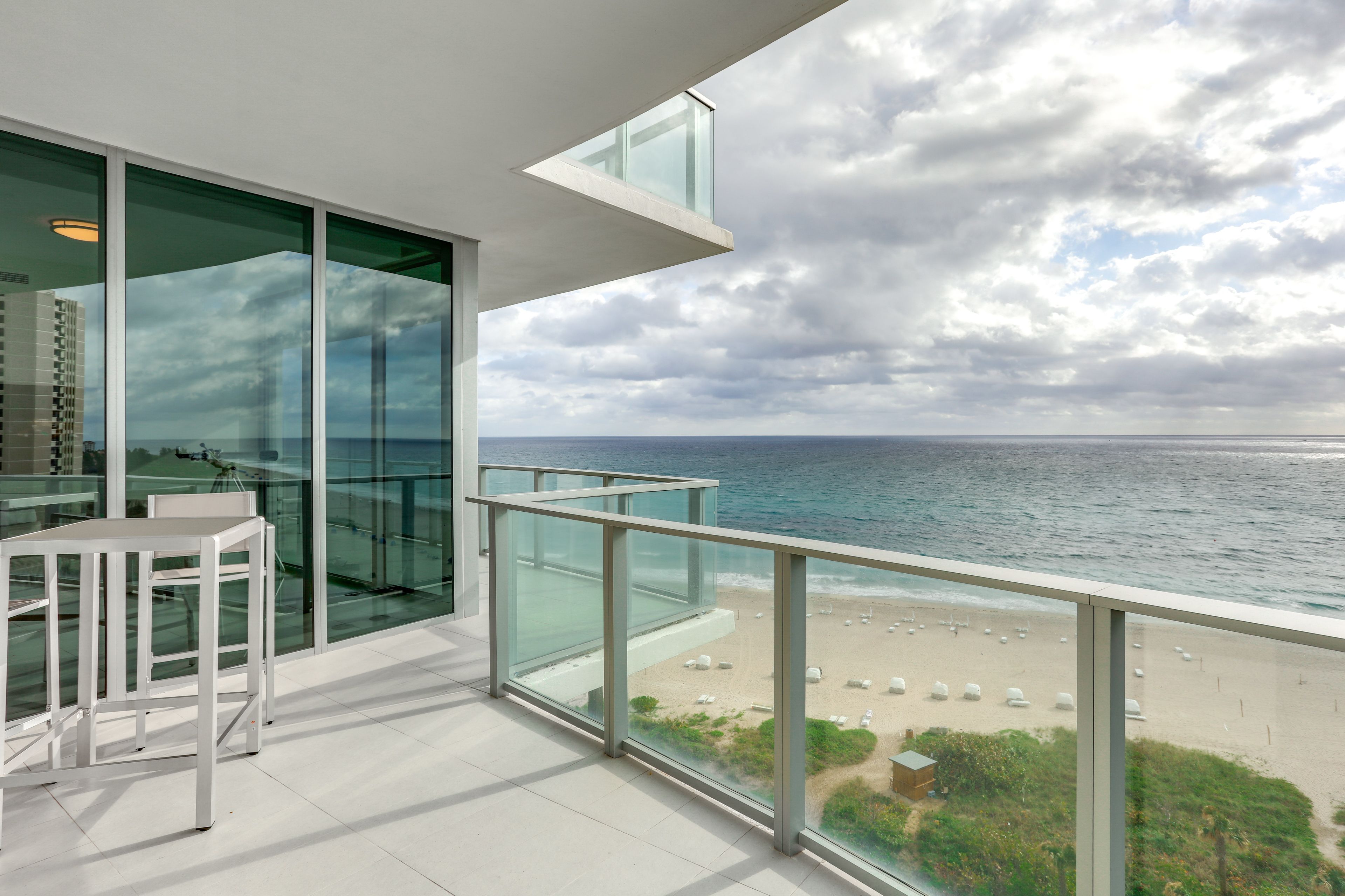 Wraparound Balcony | Outdoor Seating