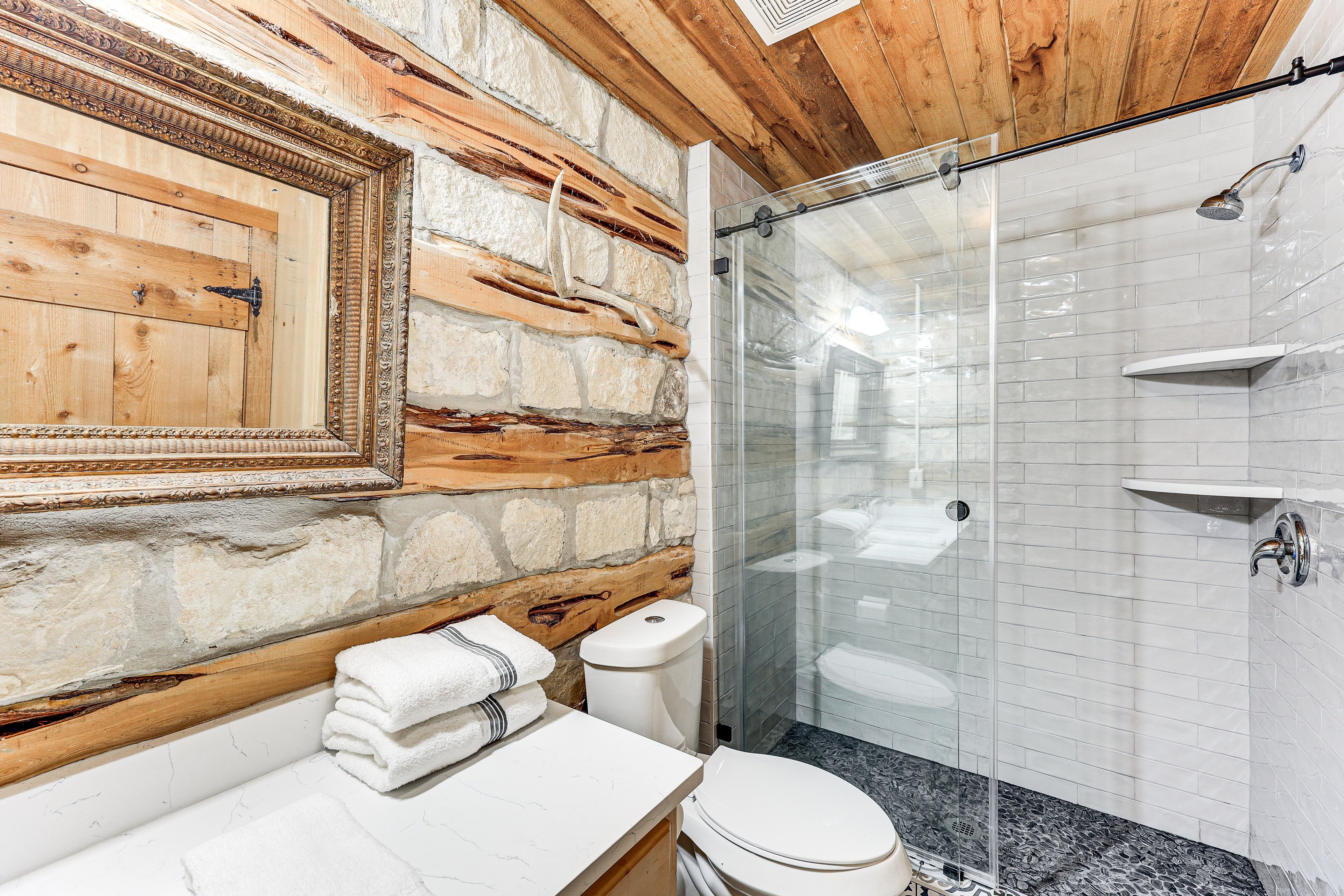 En-Suite Bathroom | 1st Floor