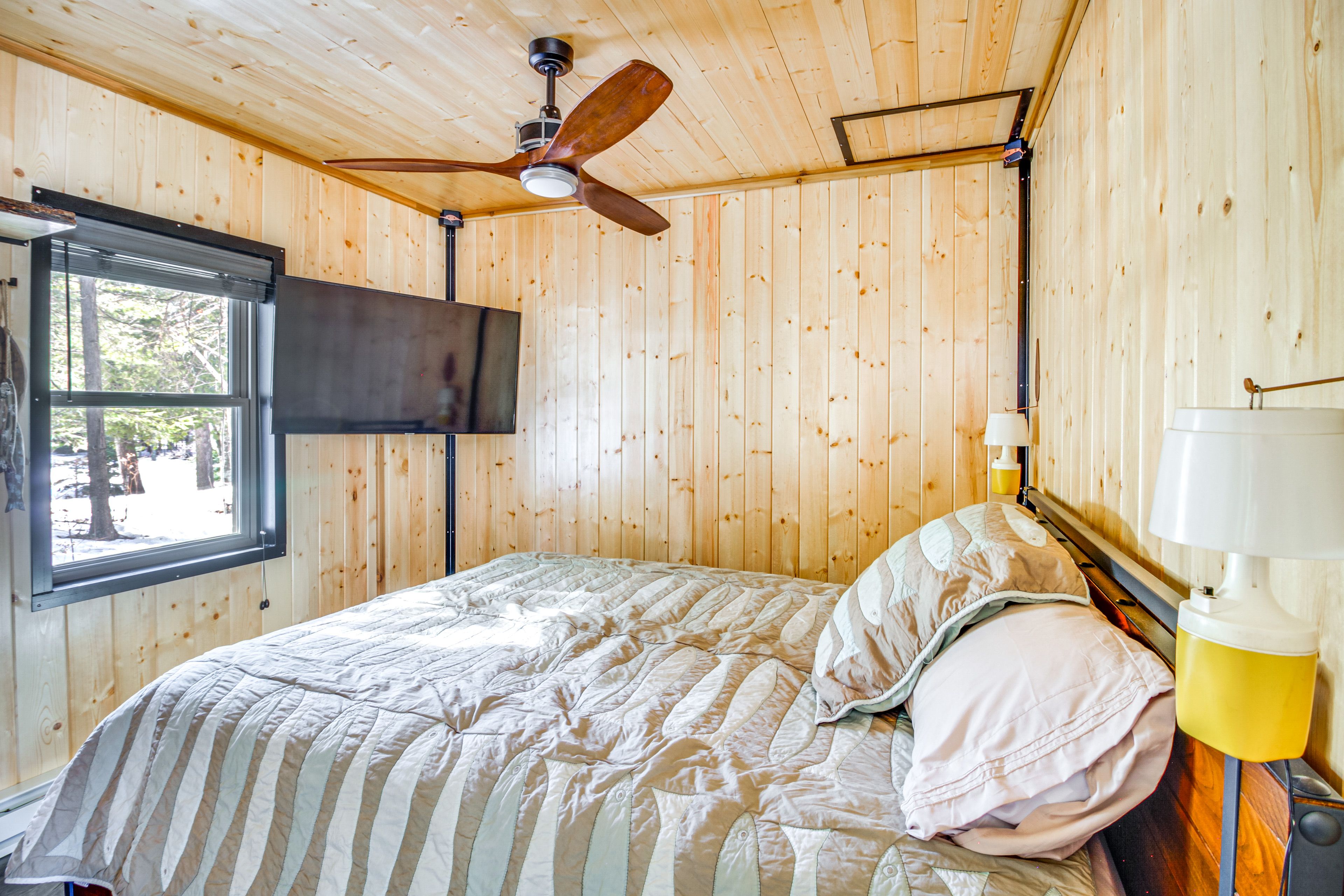 Bedroom 2 | Queen Bed