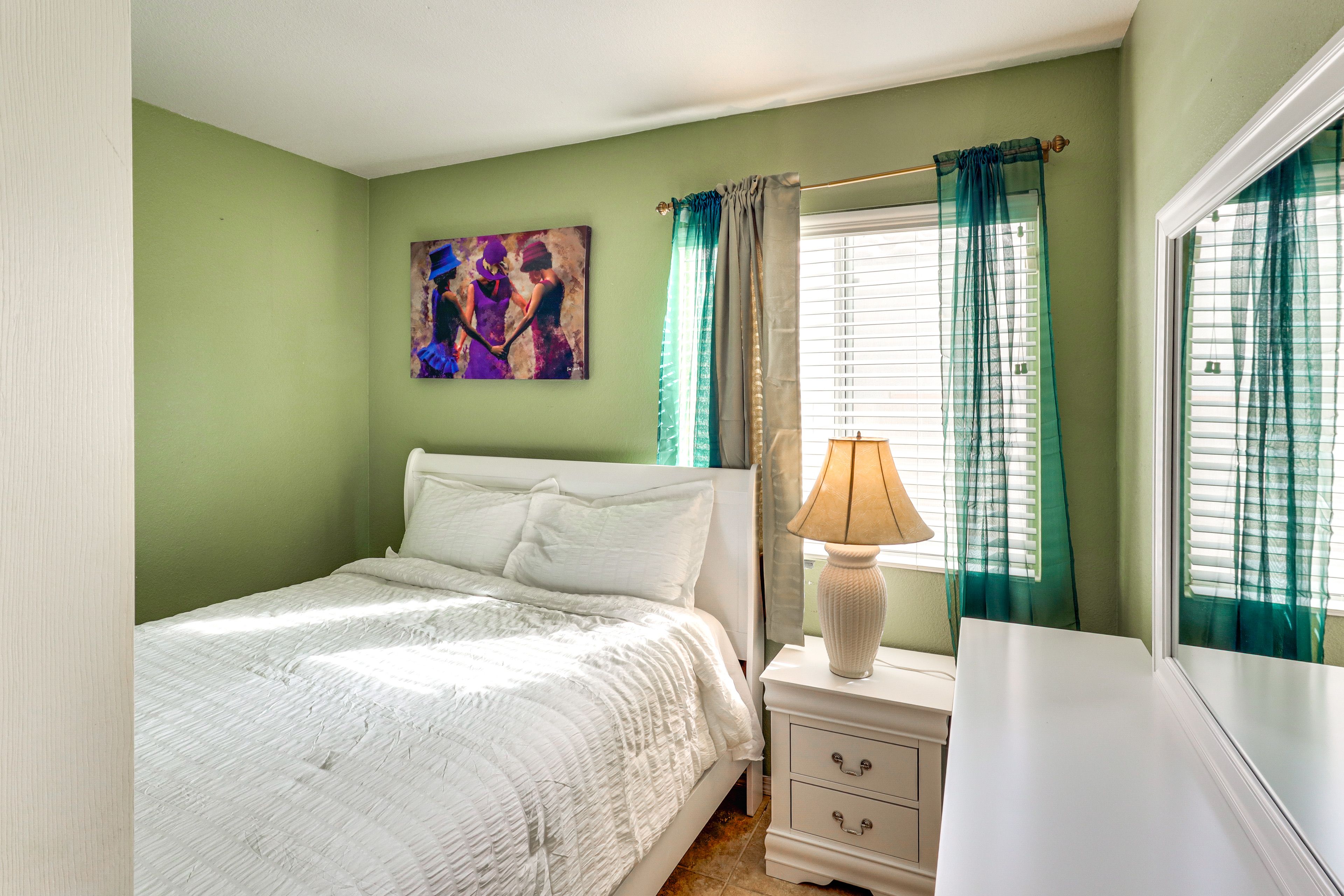 Bedroom 3 | Queen Bed
