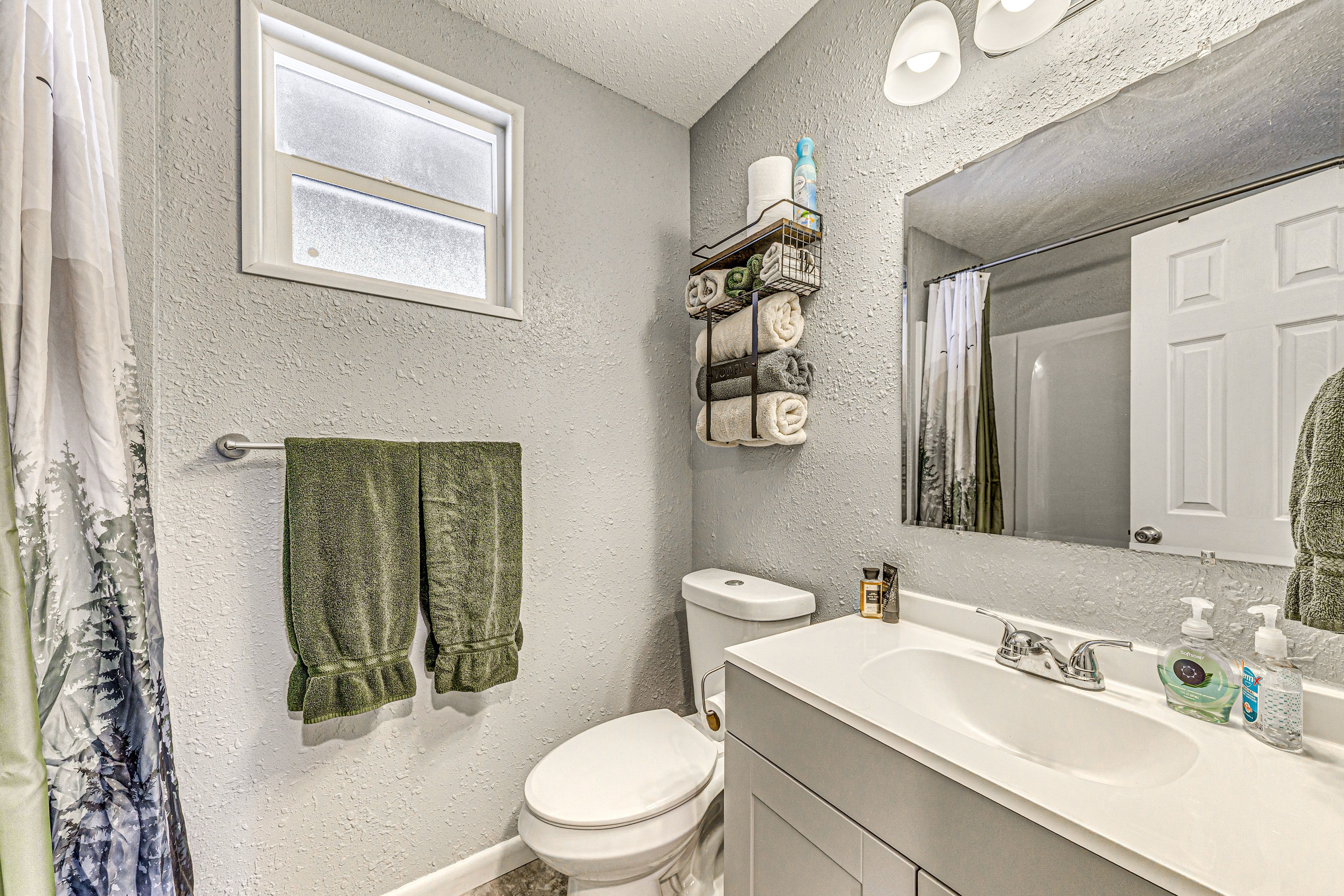Full Bathroom | 1st Floor