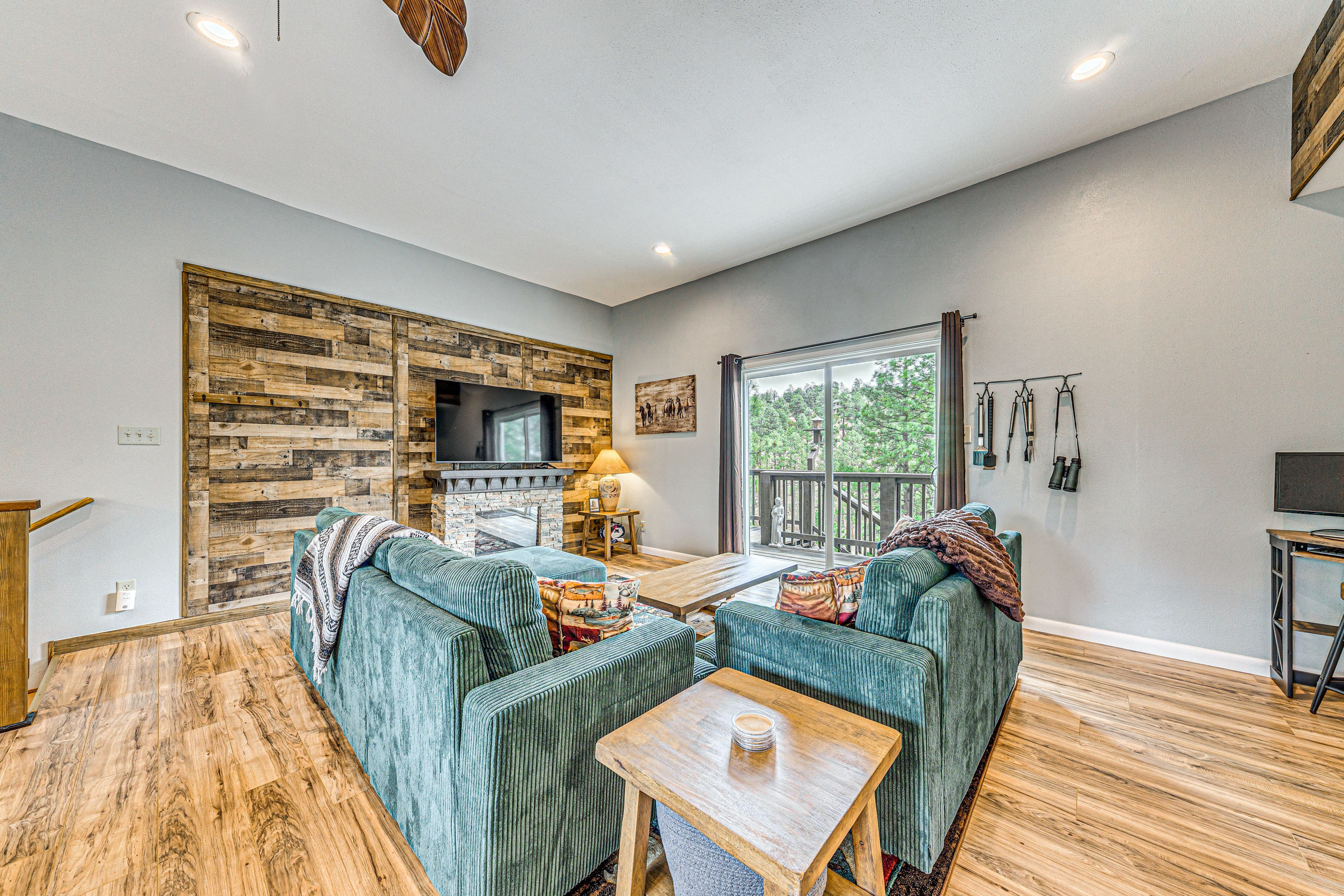 Living Area | Smart TV | Fireplace | Laptop Workspace | Dry Bar | 2nd Floor