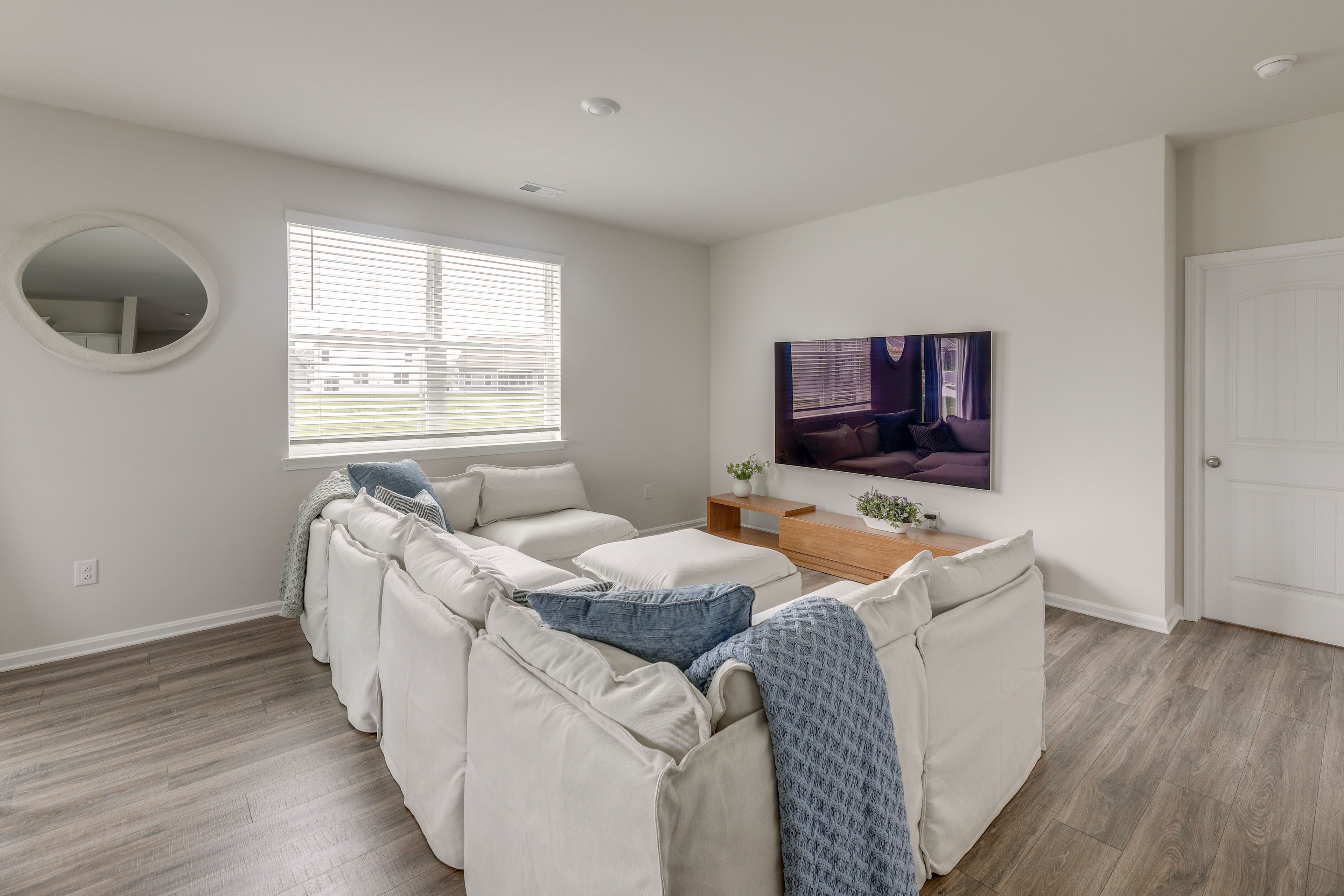Family Room | 1st Floor | Smart TV | Free WiFi | Central A/C & Heating