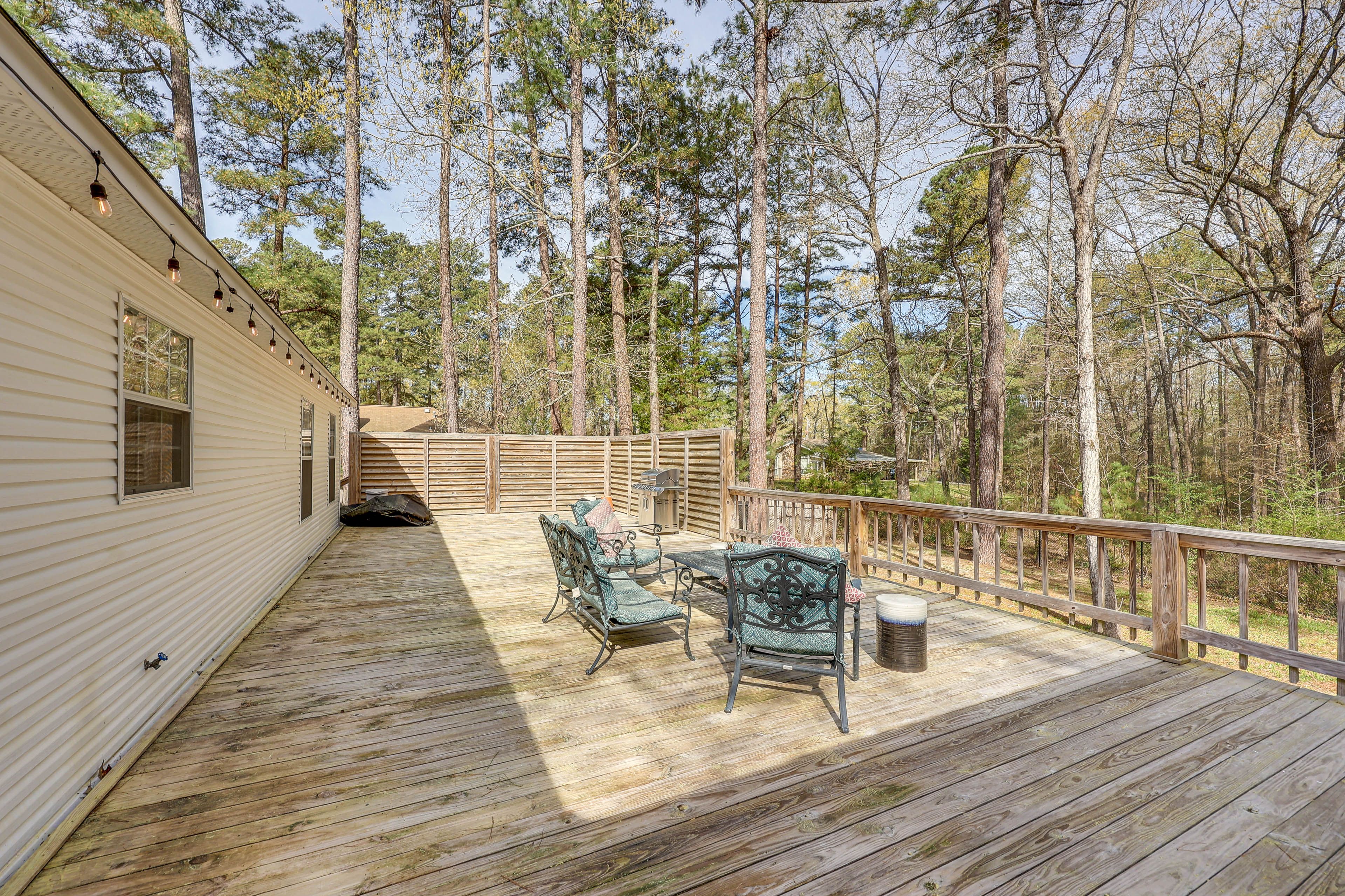 Deck | Gas Grill (Temporarily Unavailable)