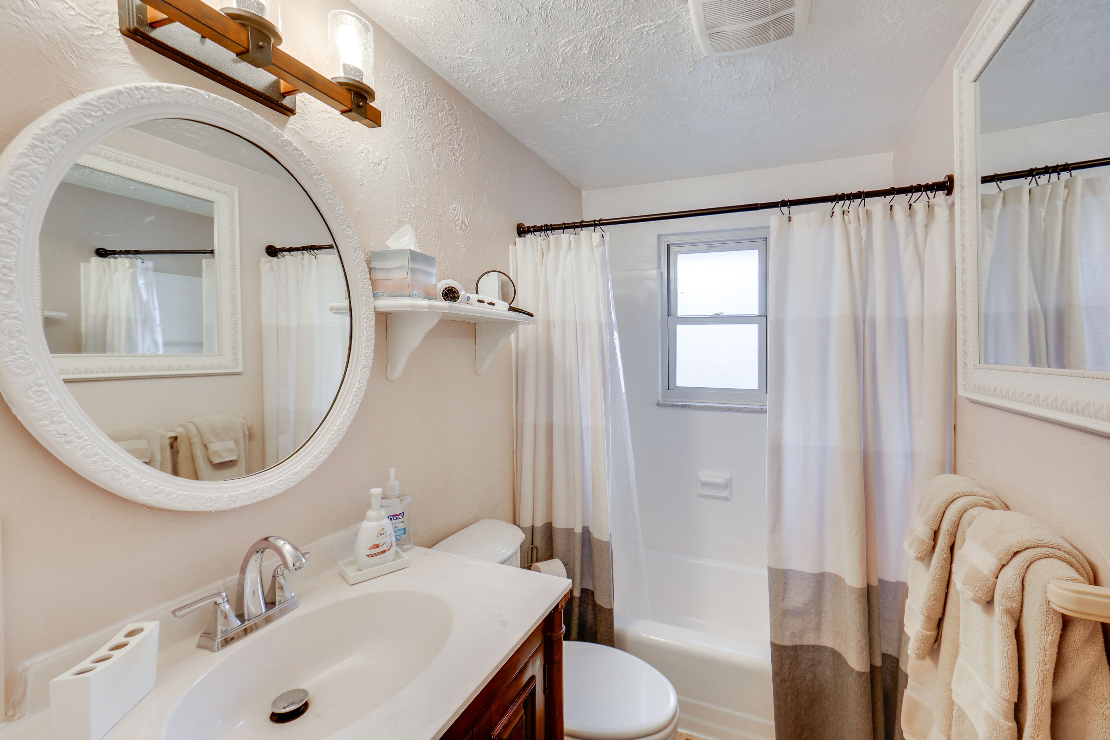 Full Bathroom | Middle Level