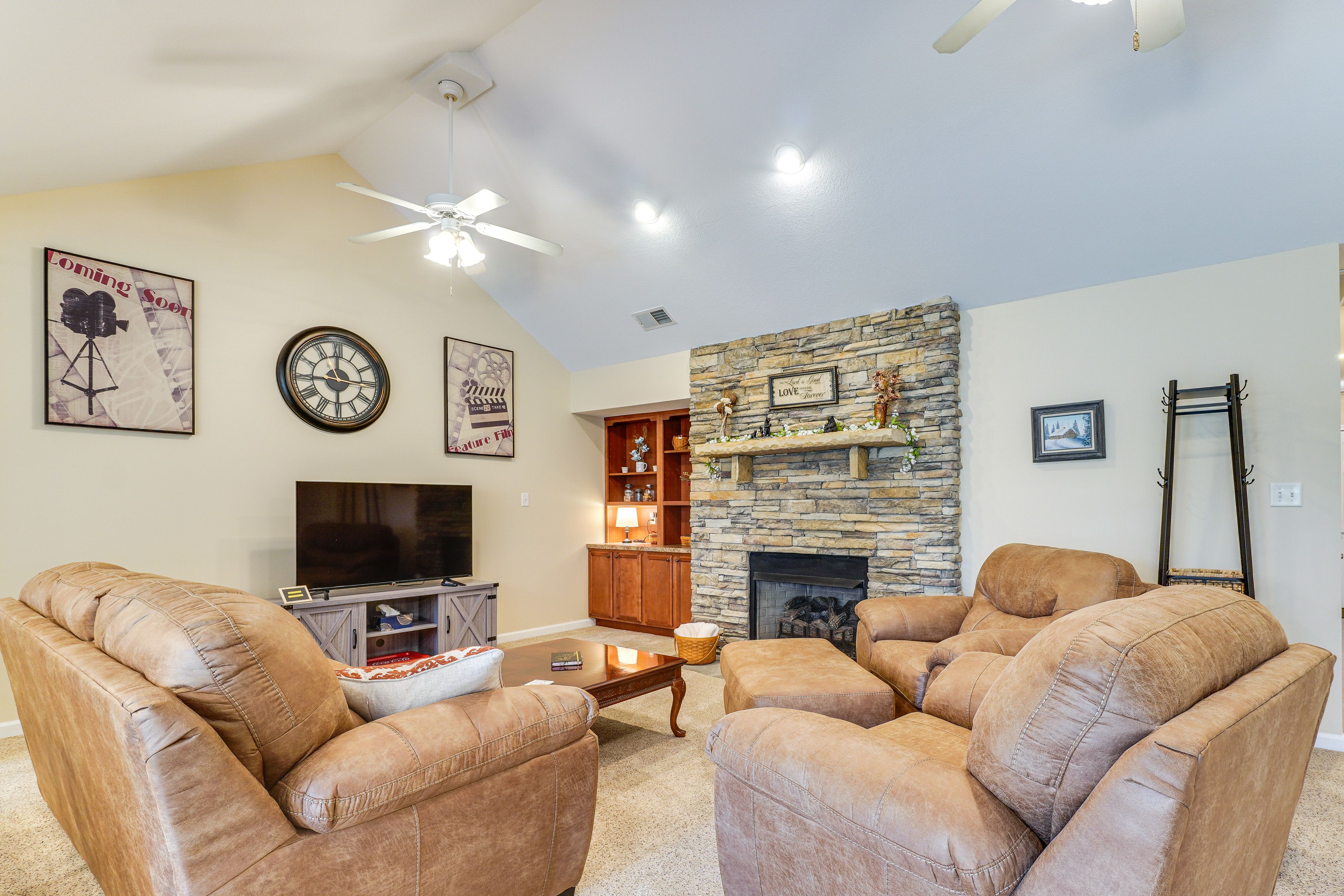 Living Room | Free WiFi | Smart TV