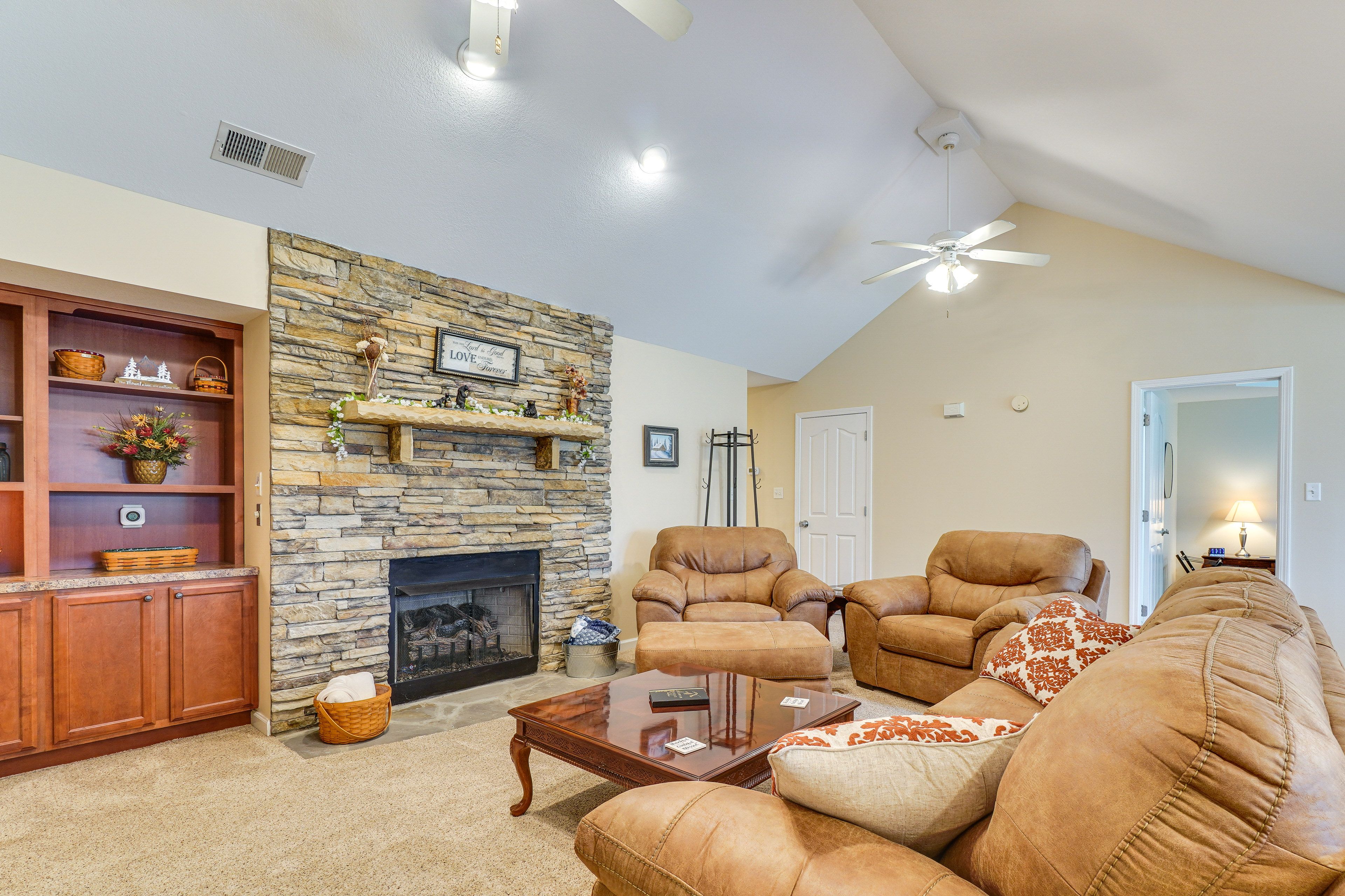 Pigeon Forge Vacation Rental | 2BR | 2BA | 1,100 Sq Ft | Small Step to Enter