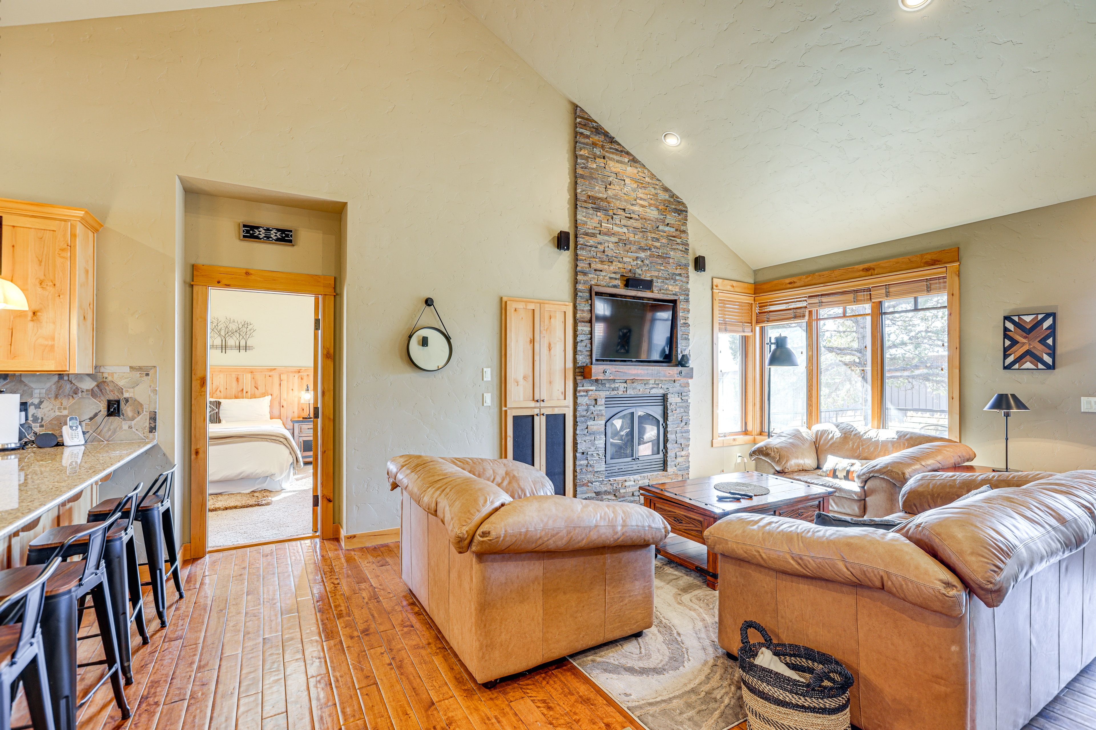 Living Area | Smart TV | Gas Fireplace | Board Games