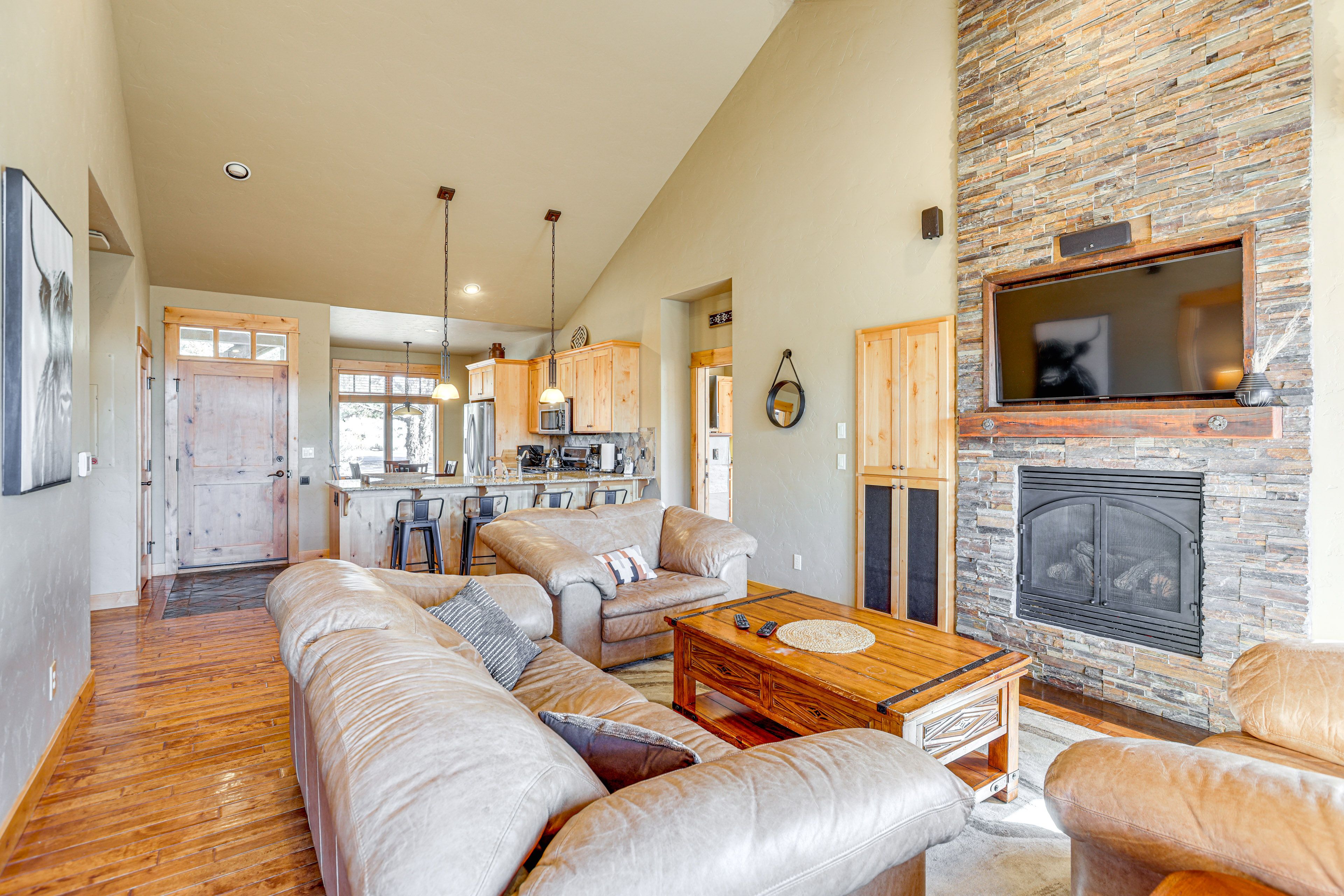 Powell Butte Vacation Rental | 2BR | 2BA | 2 Steps to Enter | 1,274 Sq Ft