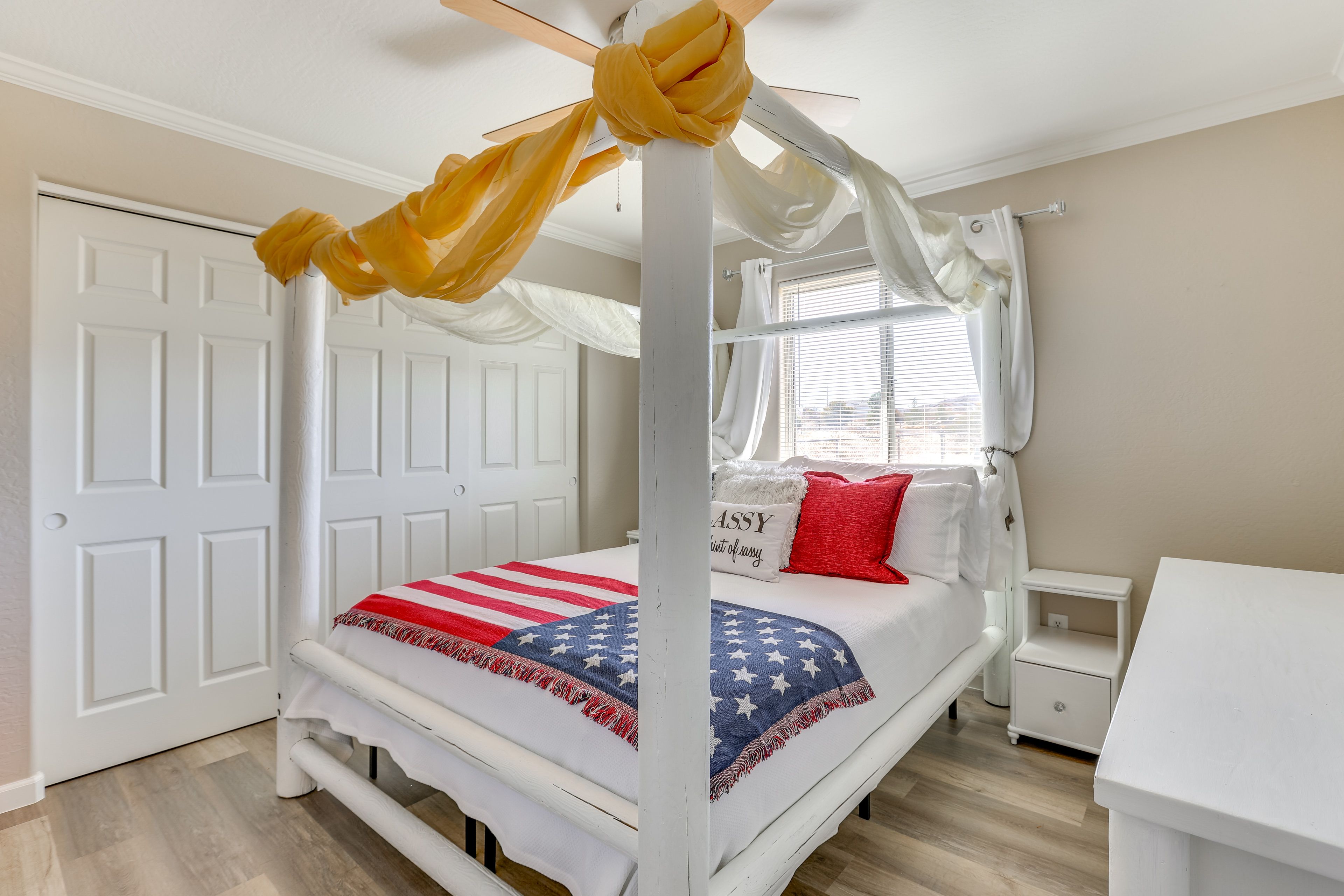 Bedroom 2 | Queen Bed