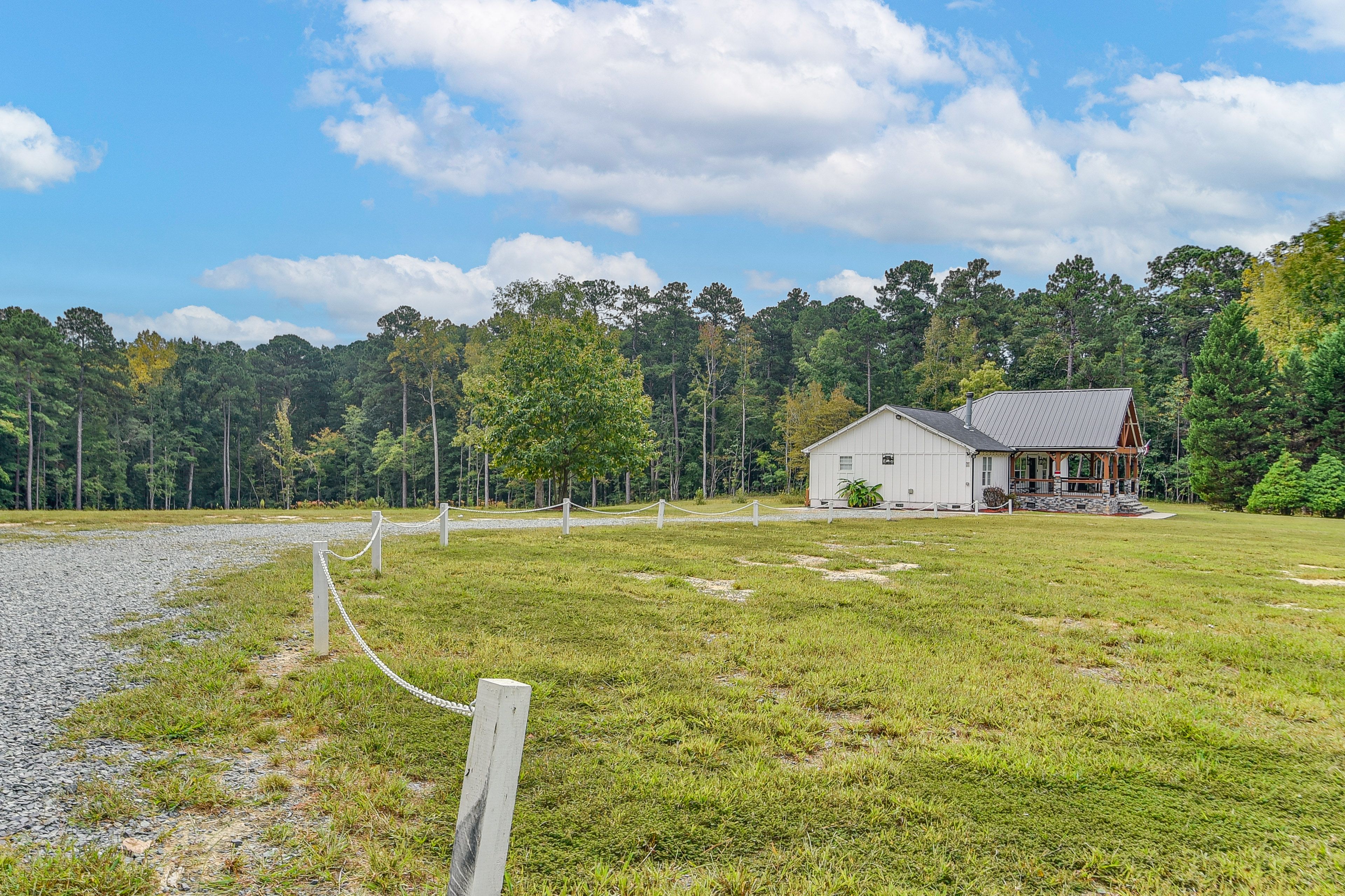 Front Yard | 6-Acre Property