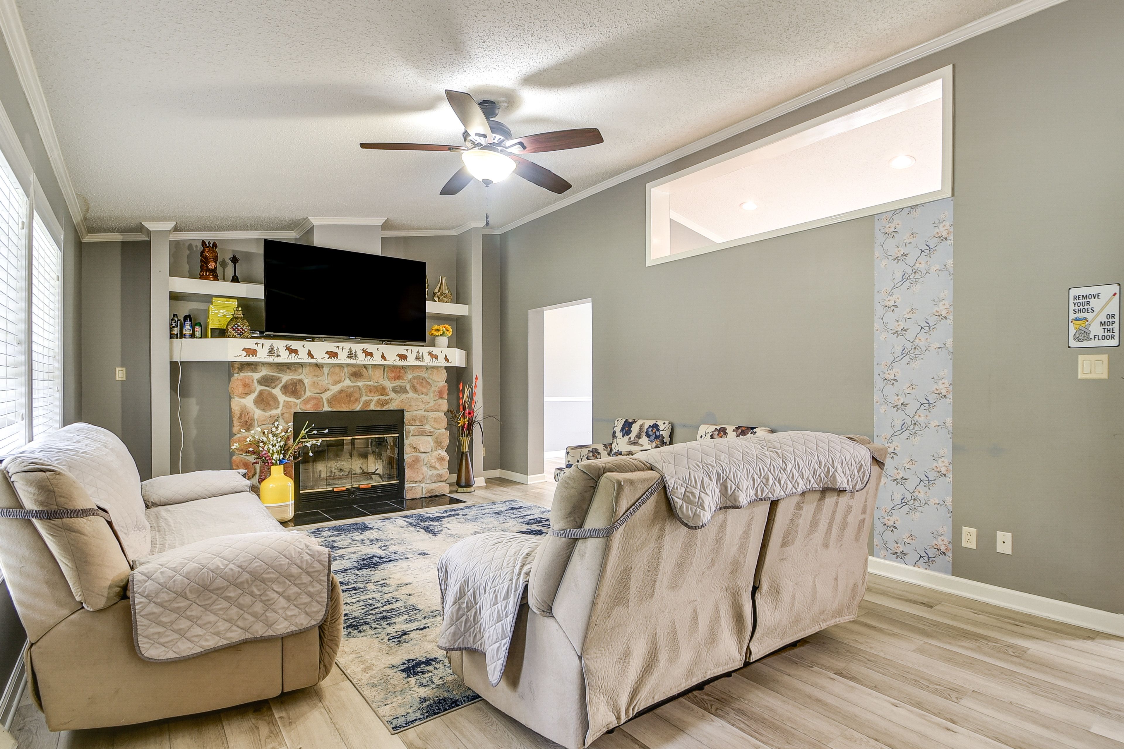 Living Room | Free WiFi