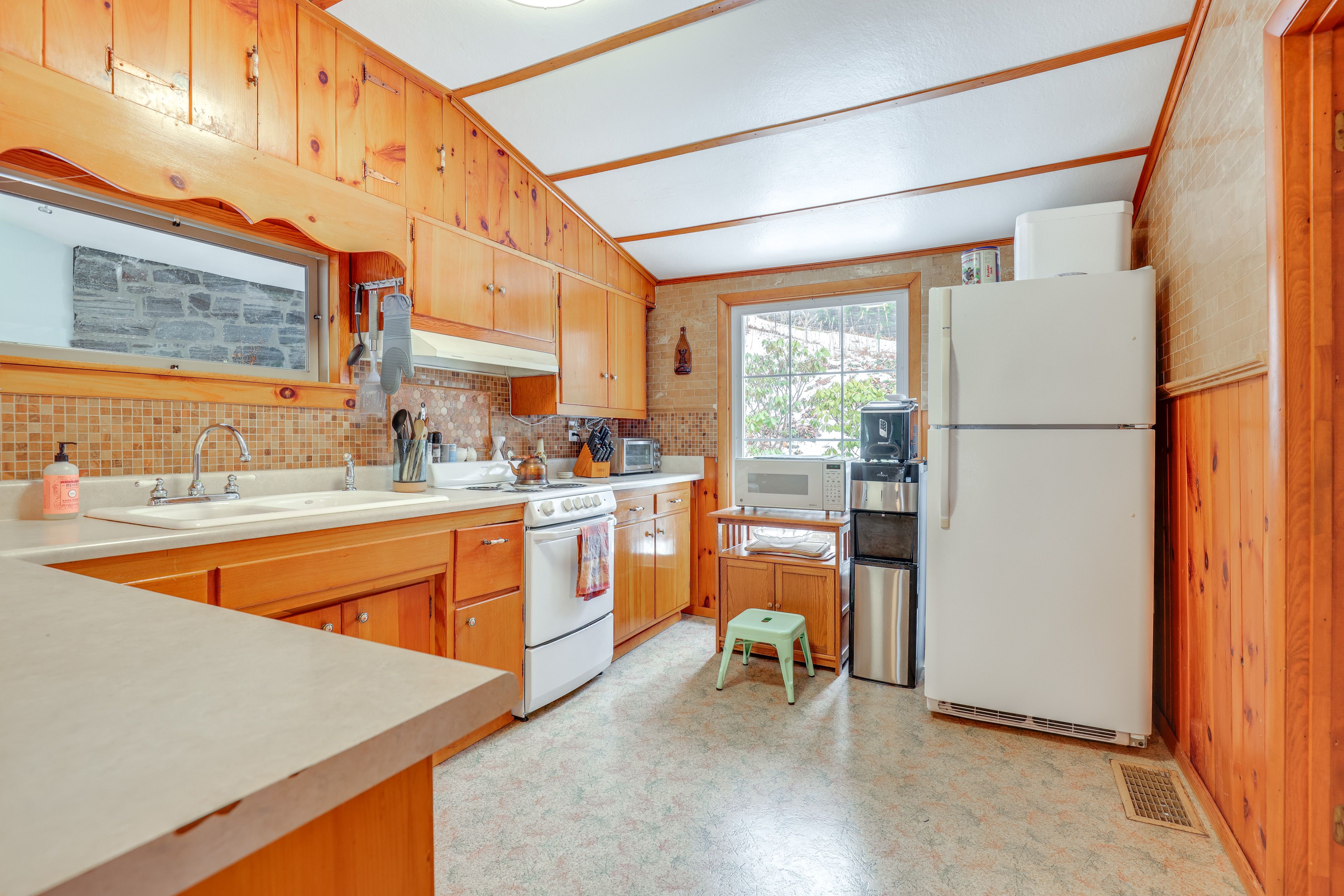 Kitchen | Main Level | Keurig & Drip Coffee Makers | Cooking Basics