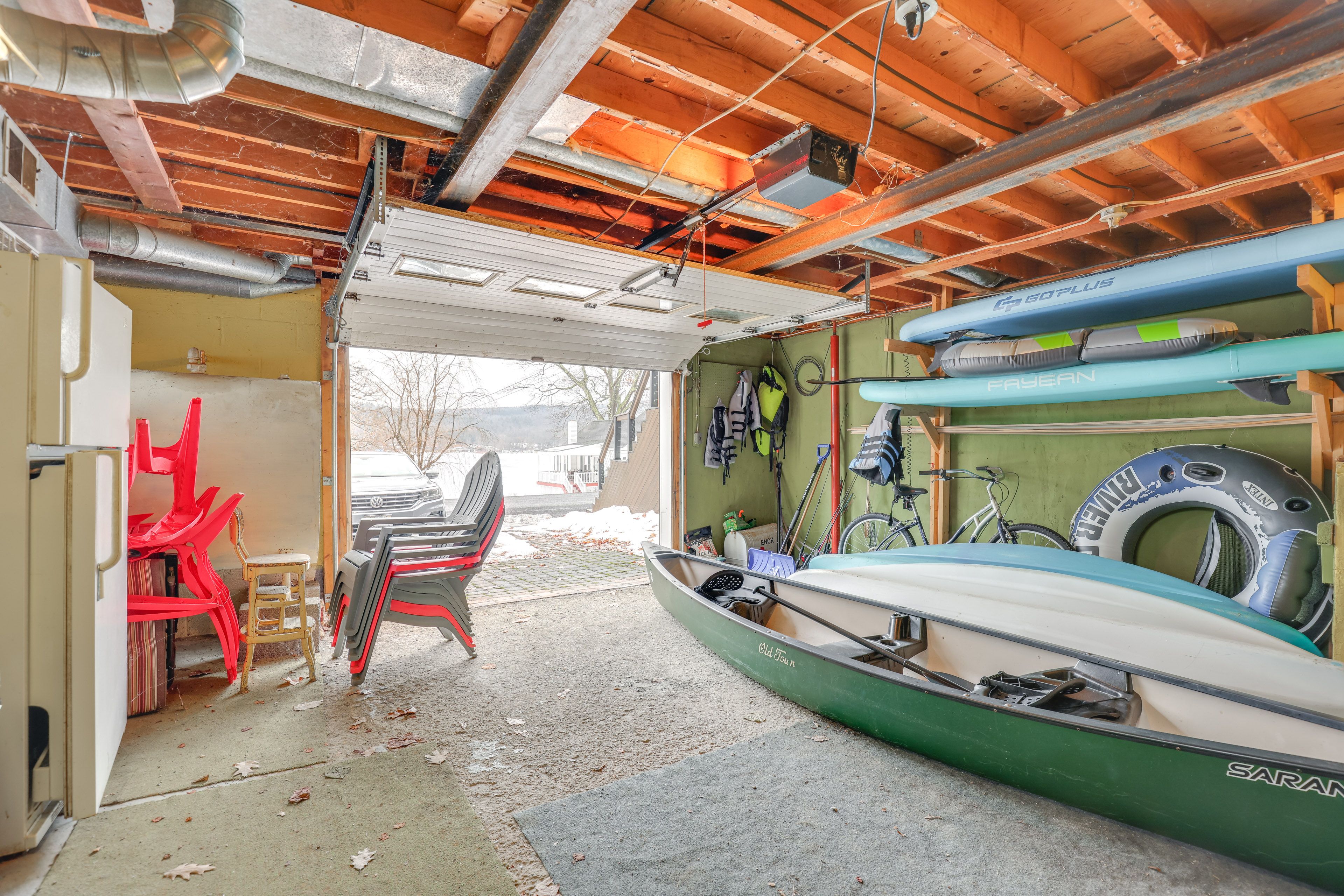 Garage | Parking (1 Vehicle) | Canoe | 2 Kayaks | 2 Paddleboards