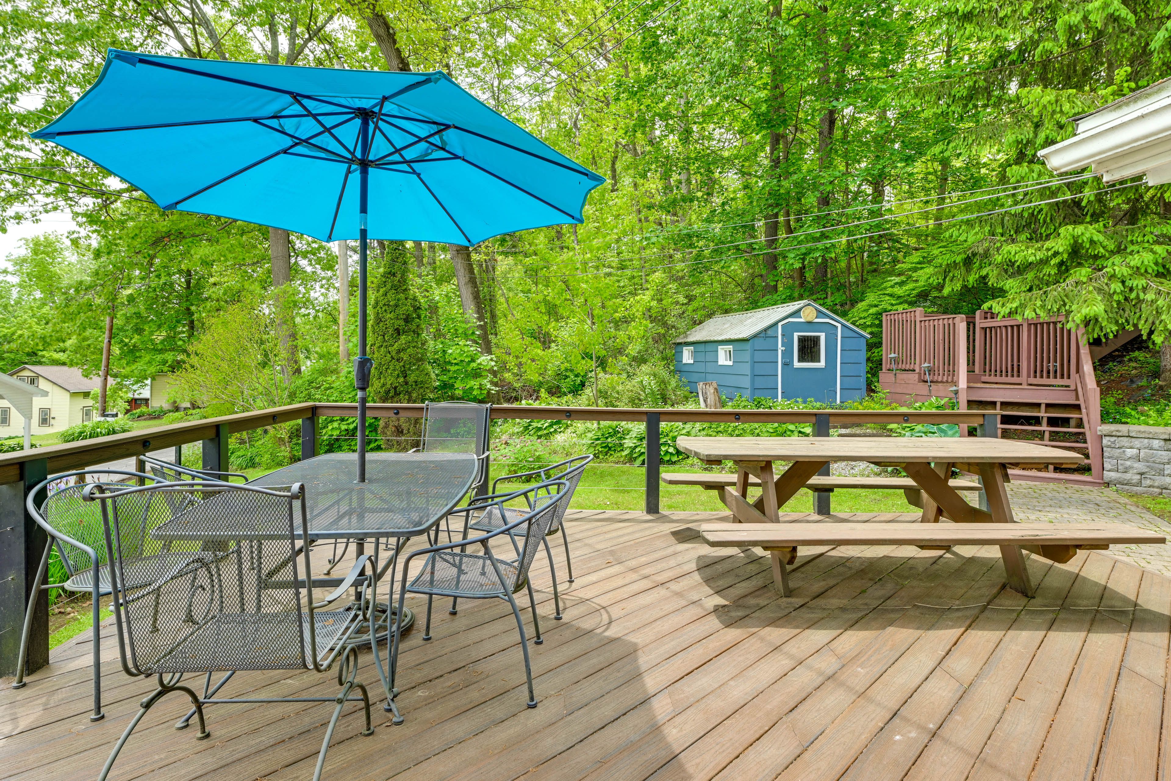 Deck | Dining Areas | Lake View | Gas Grill