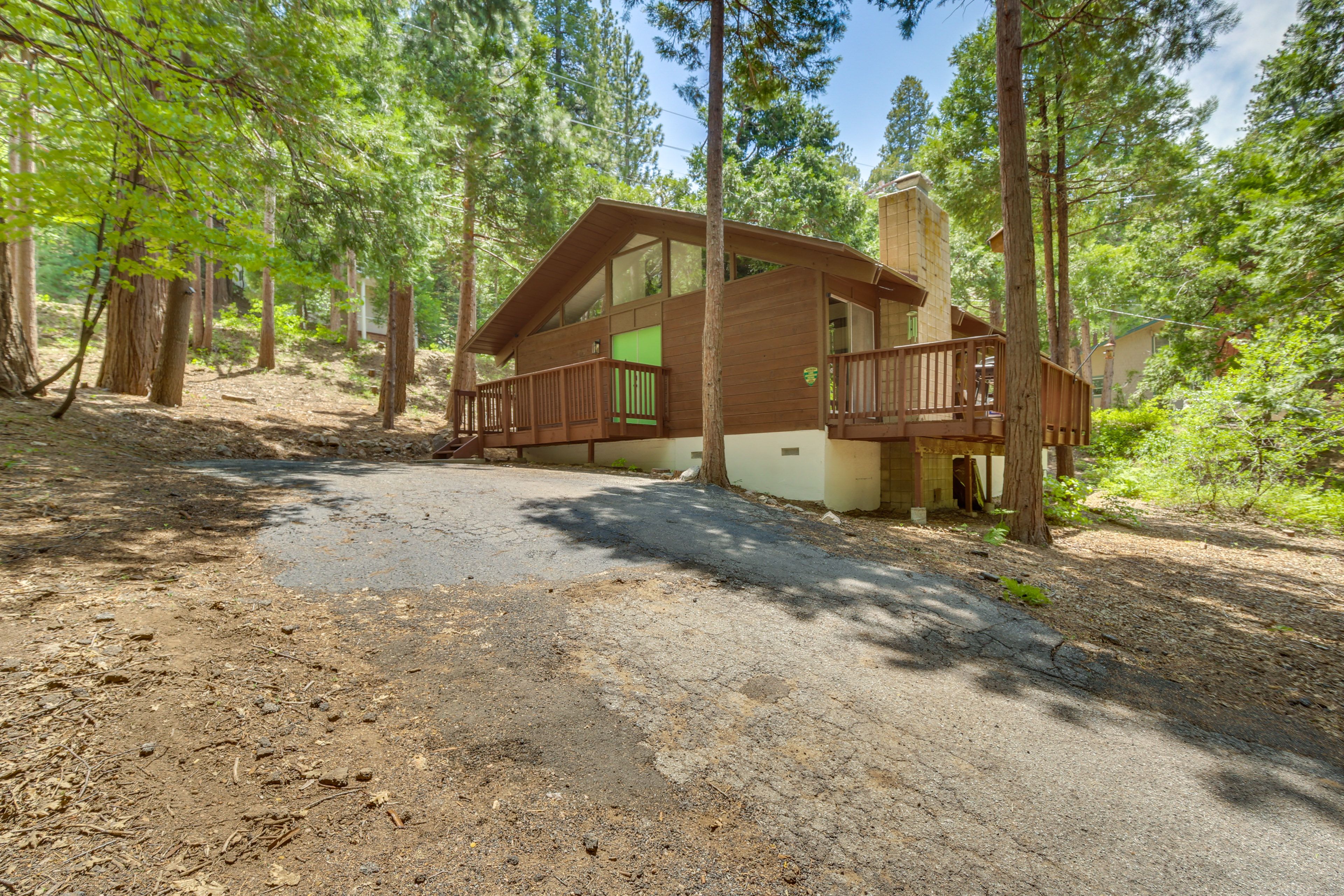 Cabin Exterior | Parking | Driveway (4 Vehicles) | Single-Story Cabin