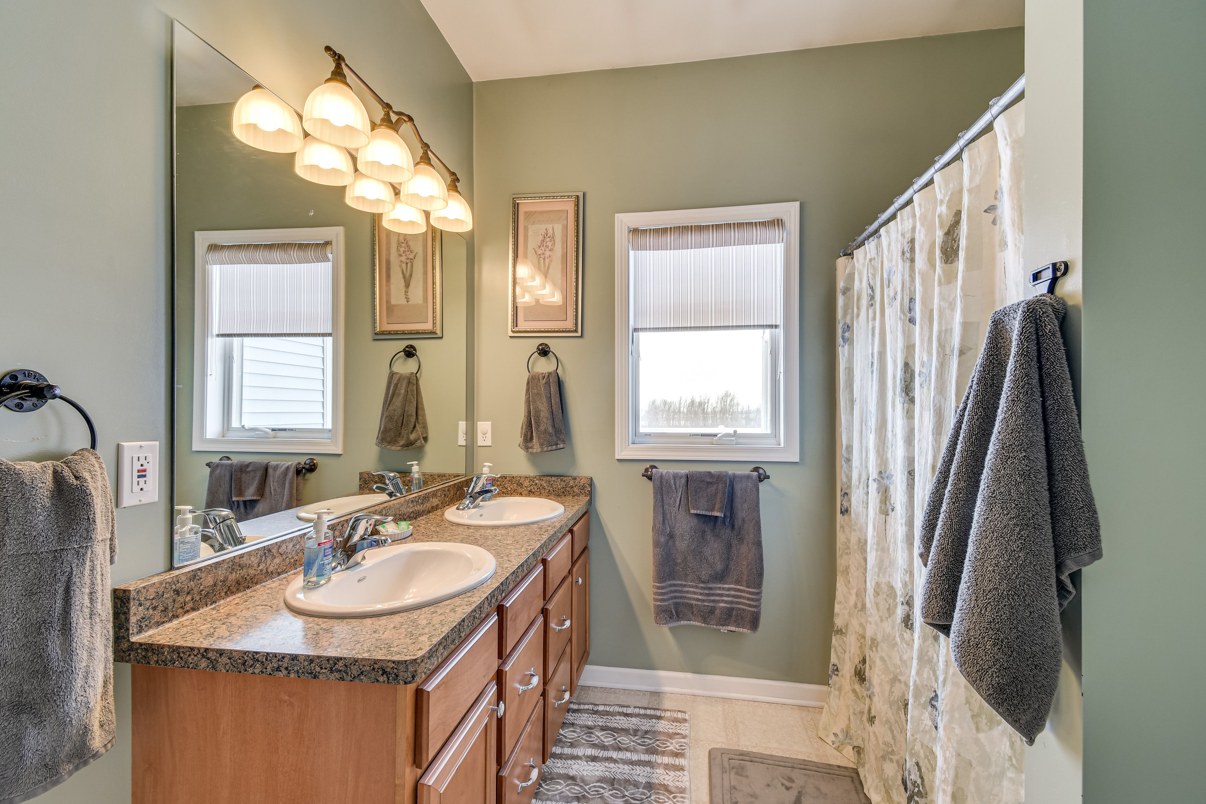 En-Suite Bathroom | 1st Floor
