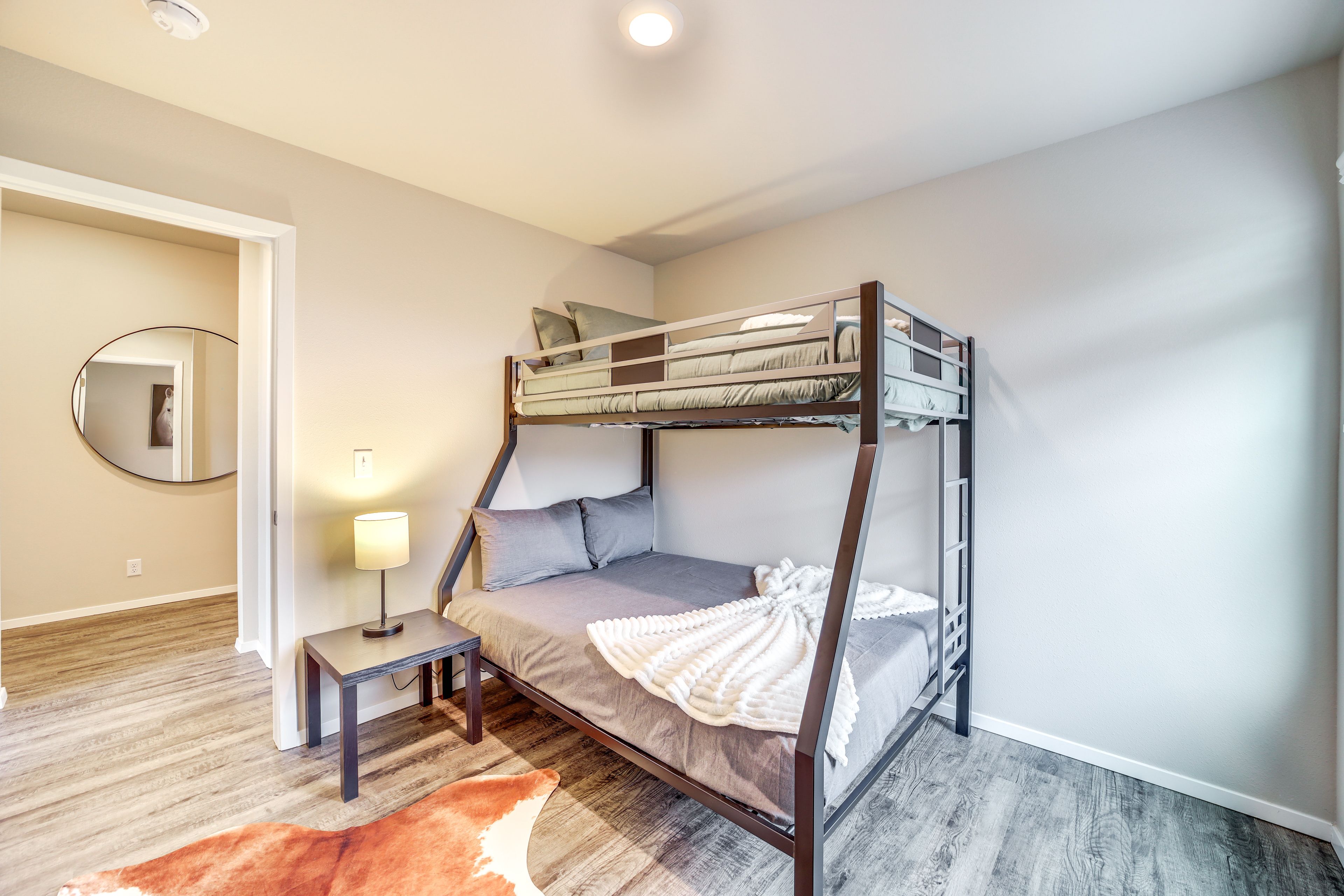Bedroom 3 | Twin/Full Bunk Bed