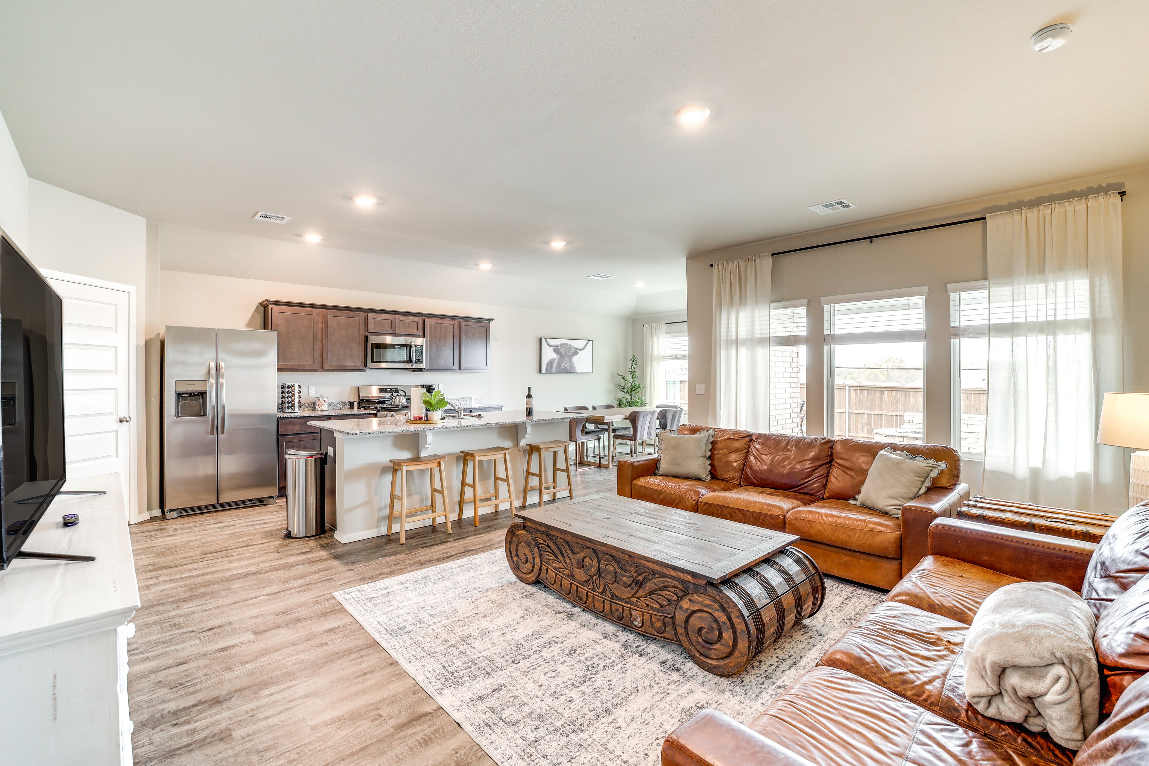 Living Room | Free WiFi | Smart TV | Central A/C