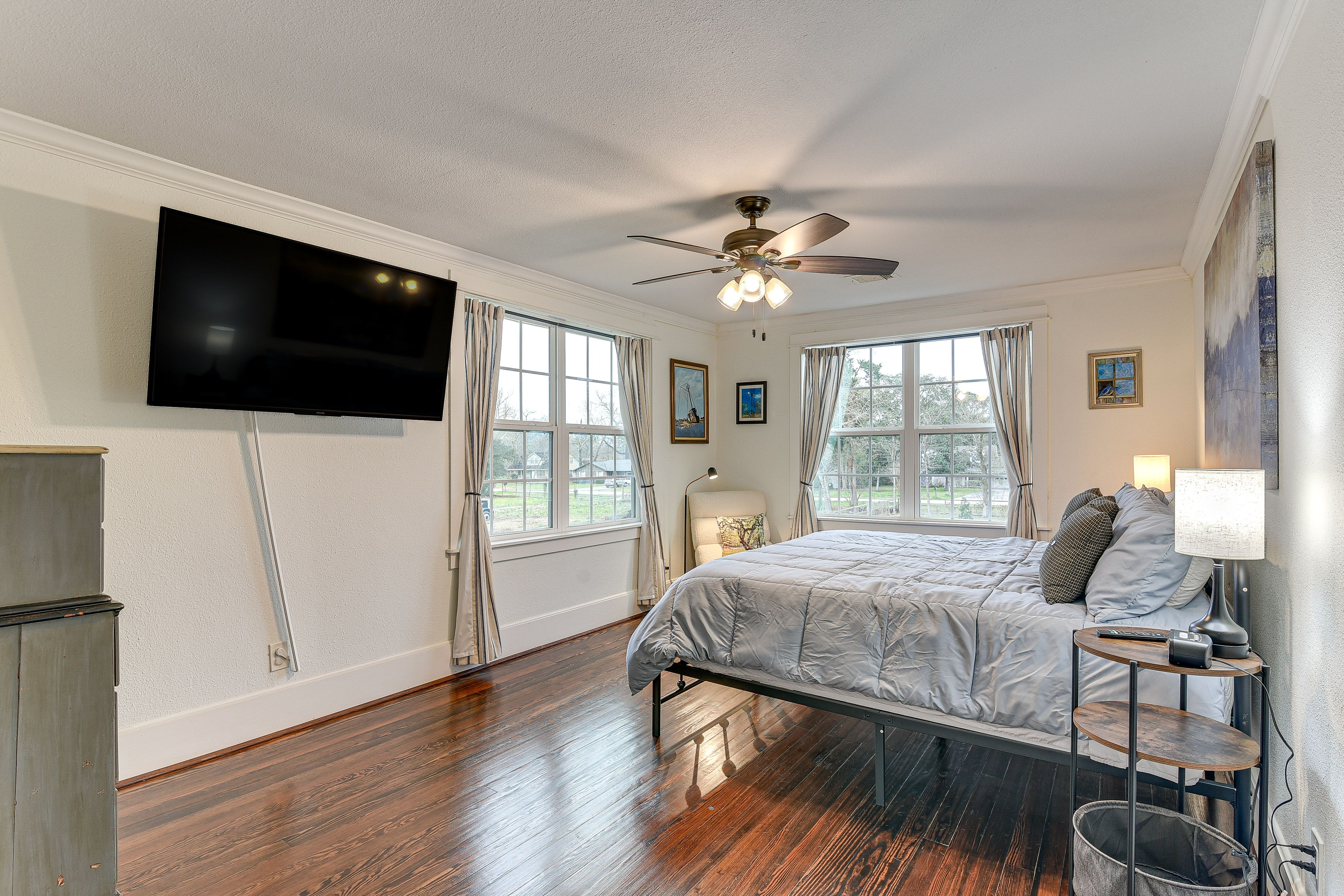 Bedroom 1 | King Bed | Smart TV | 2nd Floor