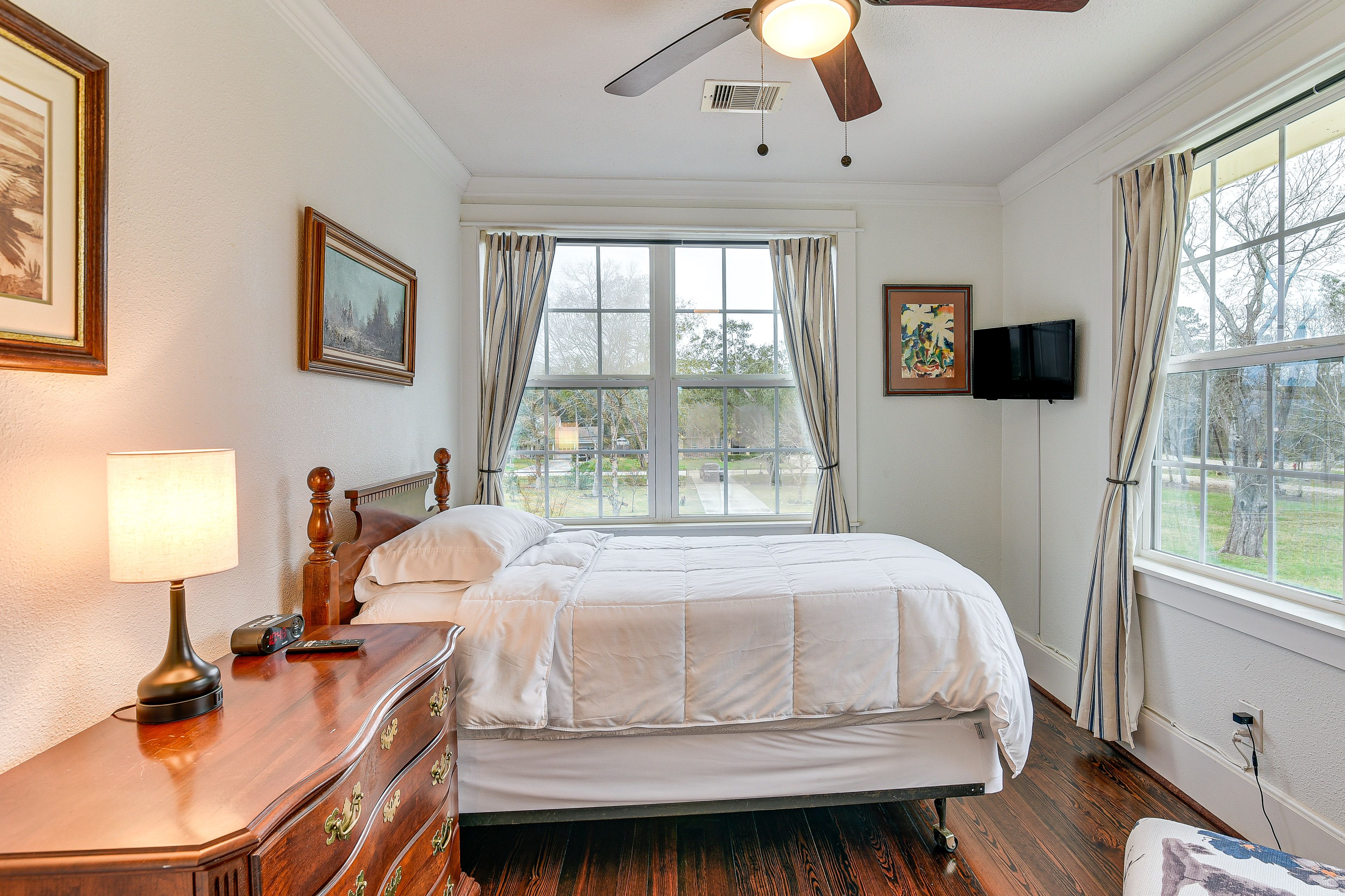Bedroom 3 | Twin Bed | Smart TV | 2nd Floor