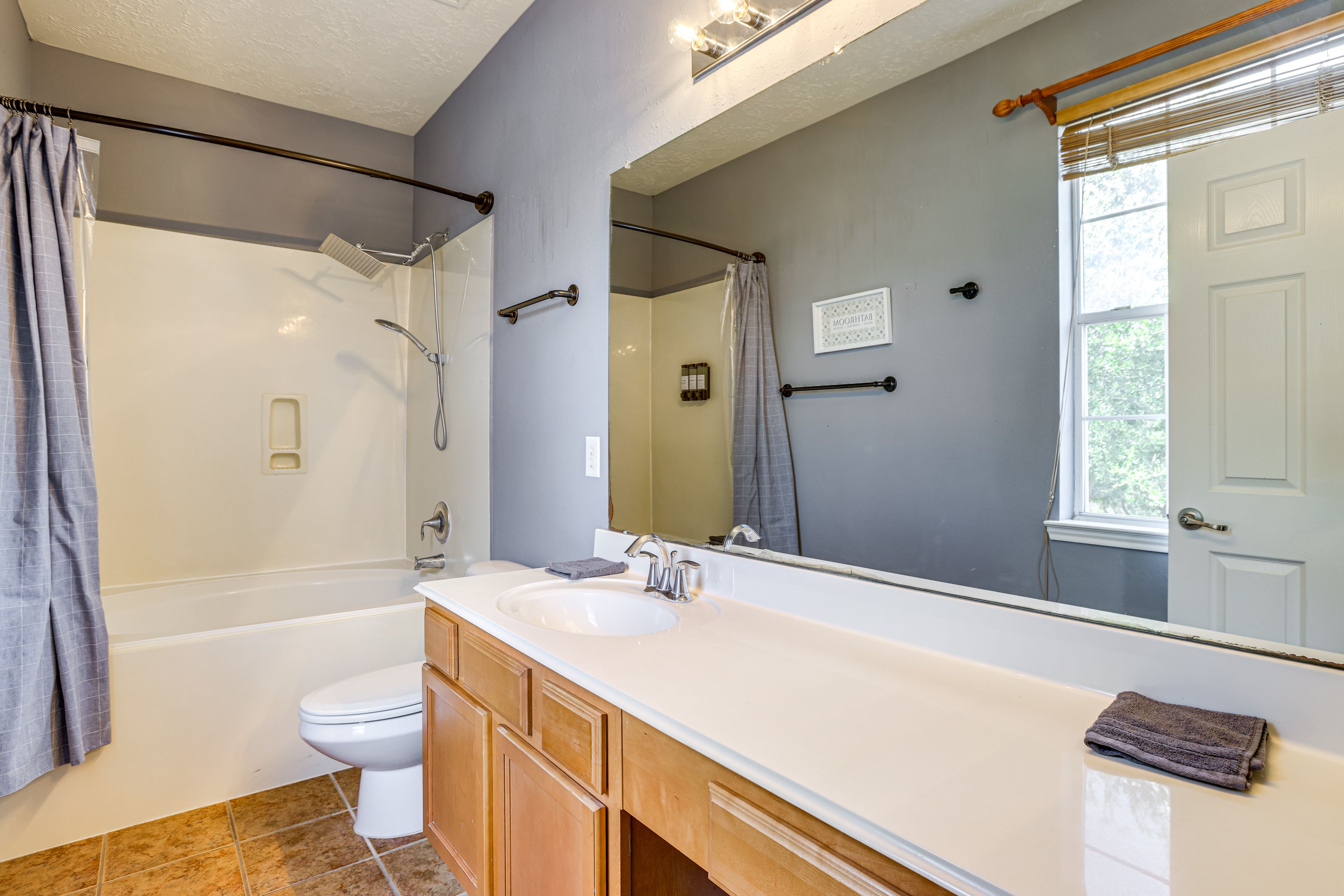 Bathroom | 2nd Floor