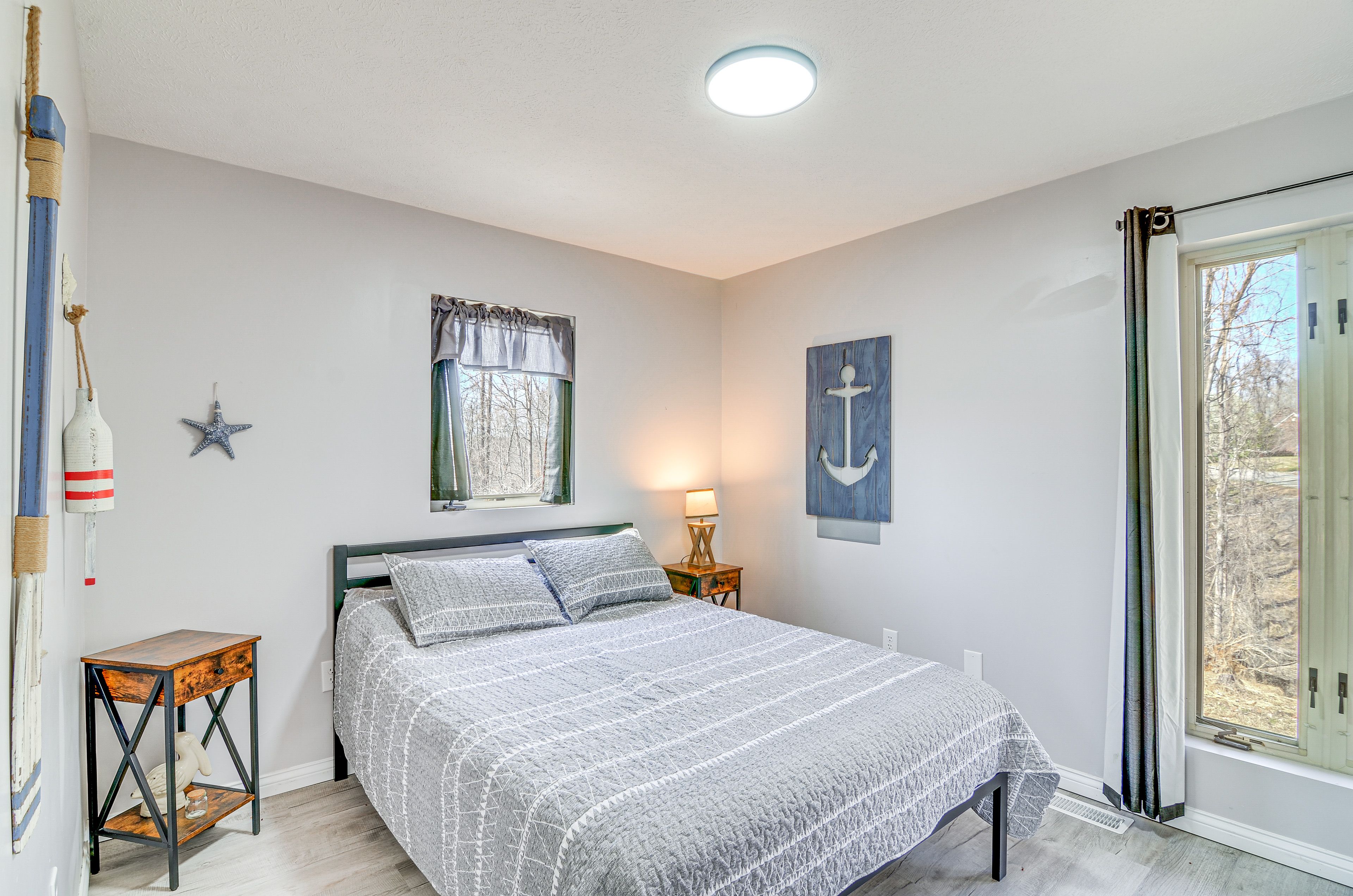Bedroom 2 | King Bed | 1st Floor