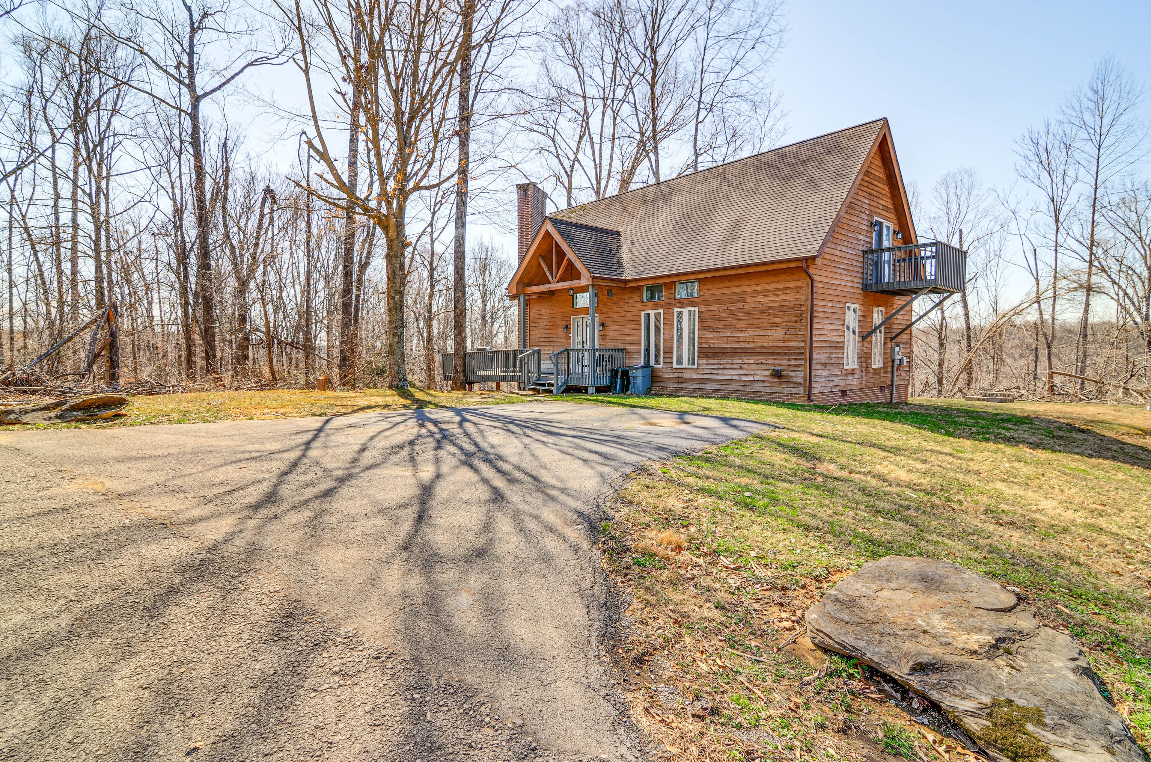 Parking | Driveway (2 Vehicles) | Trailer Parking Available