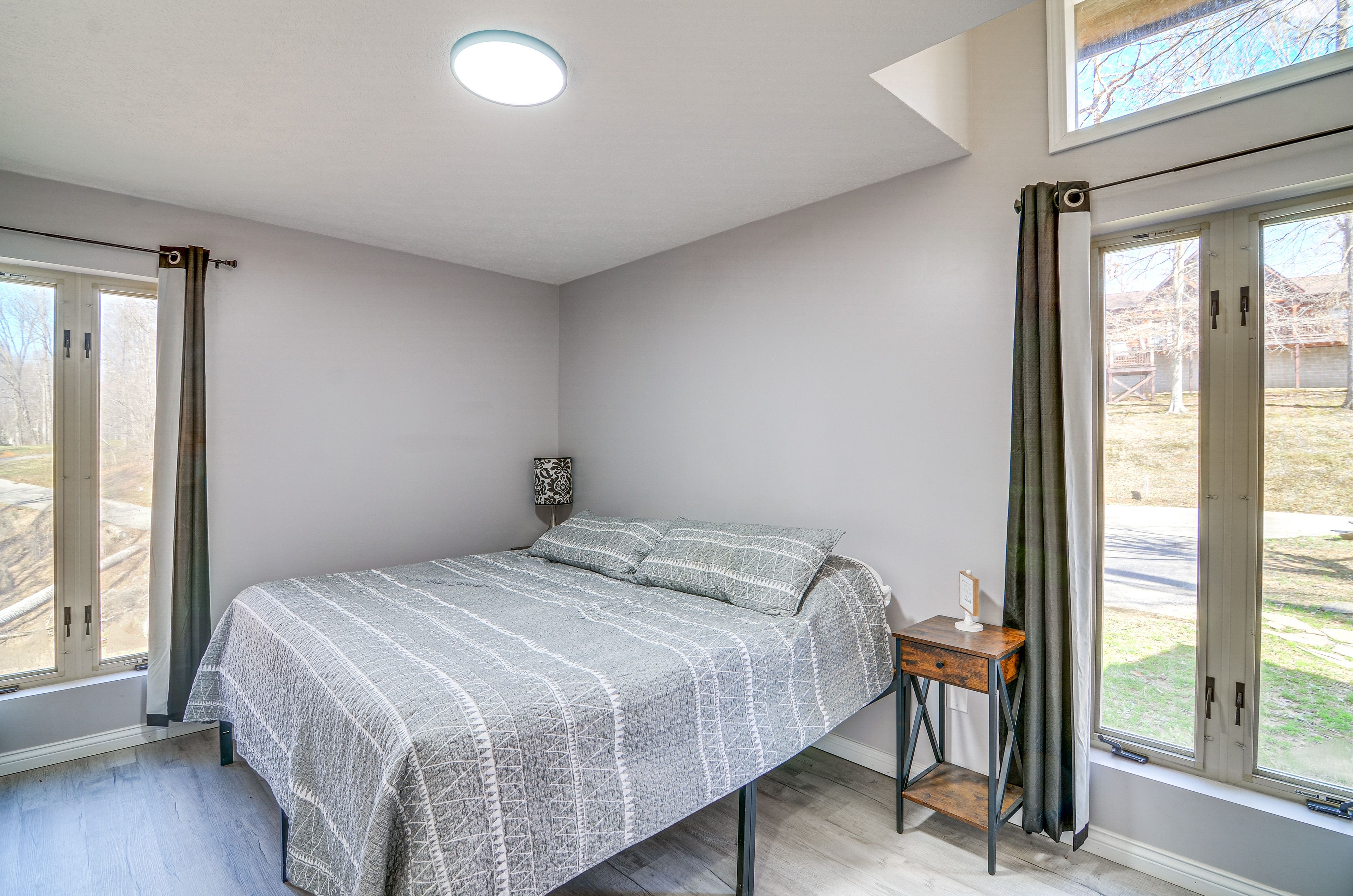 Bedroom 1 | King Bed | Flat-Screen TV | 1st Floor