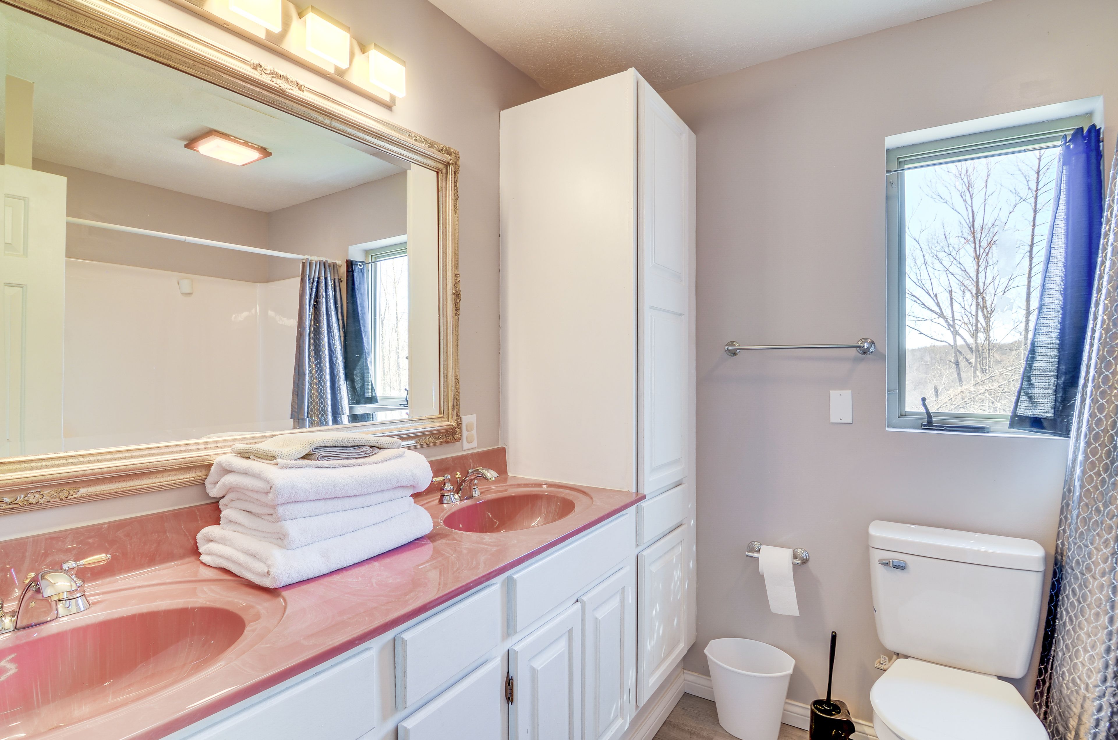 Full Bathroom | 2nd Floor