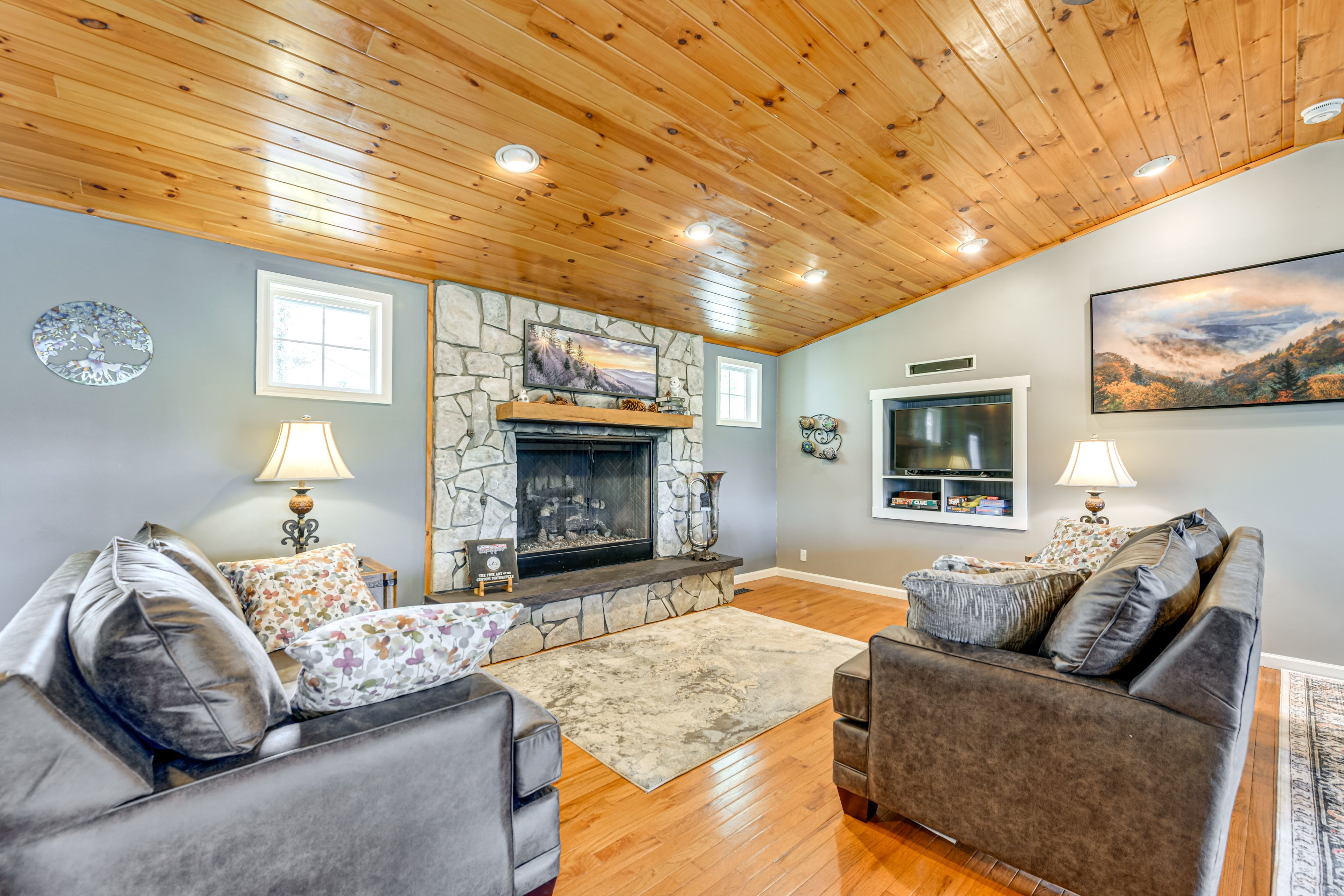 Robbinsville Vacation Rental | 5BR | 3BA | 2,200 Sq Ft | Stairs to Access