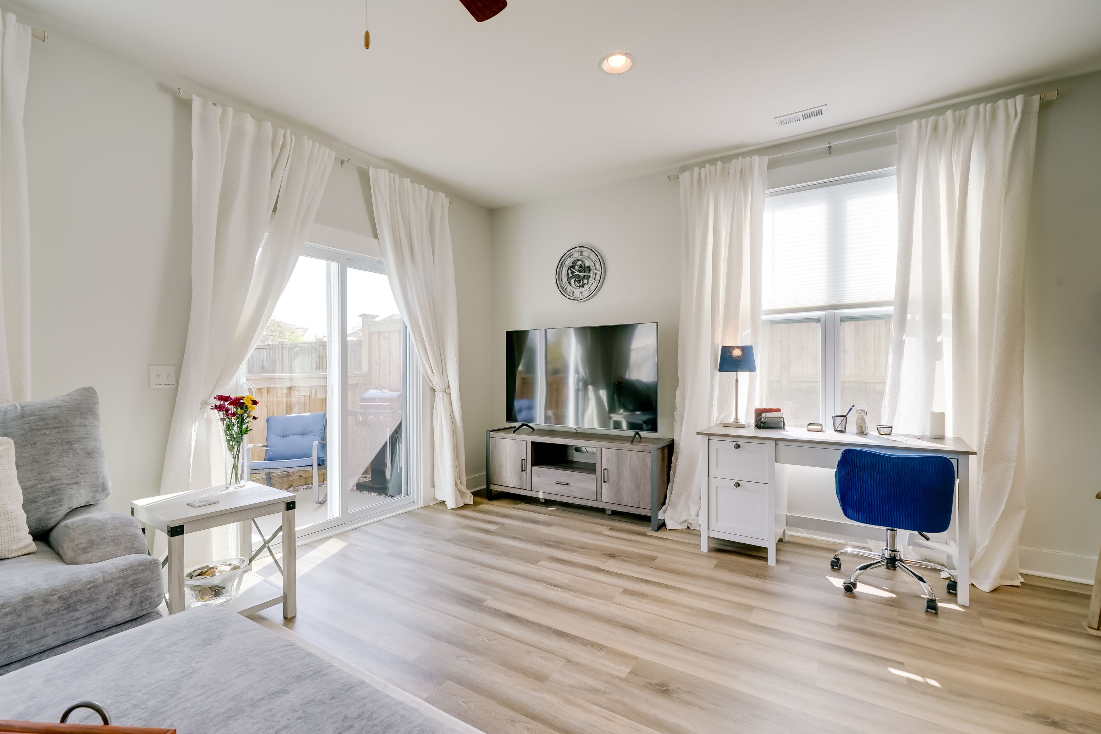 Living Room | 1st Floor | Flat-Screen TV | Central Heating & A/C | Free WiFi