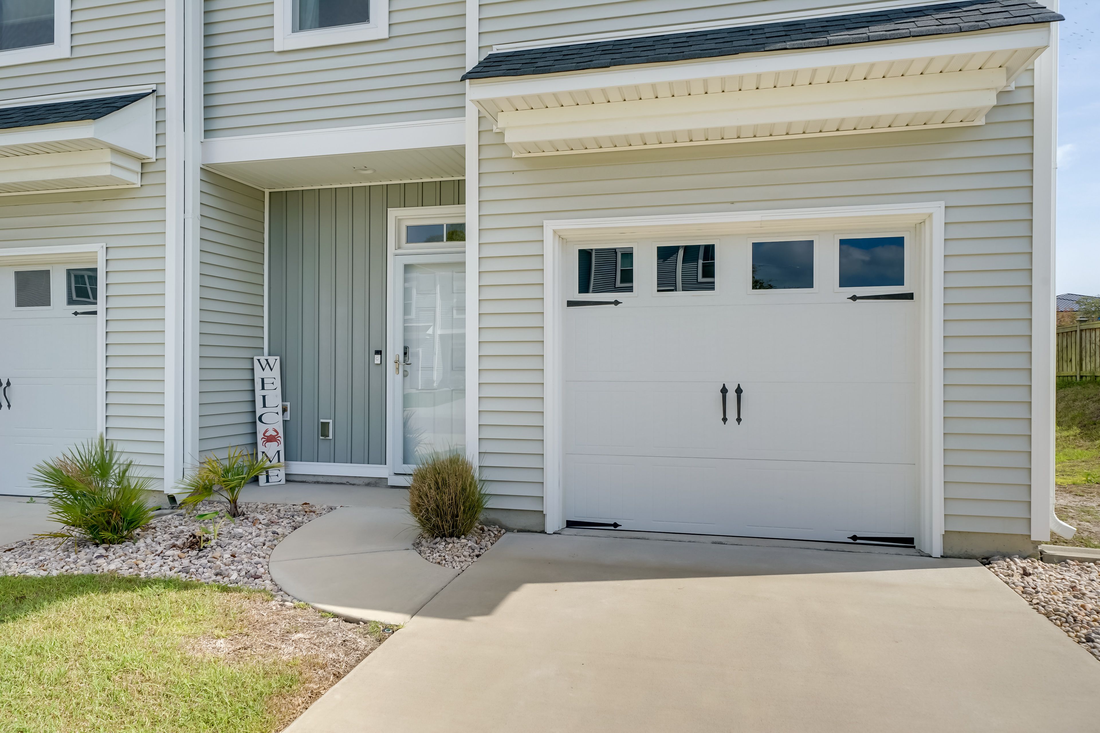 Exterior | Parking | Driveway (2 Vehicles) | Street Parking