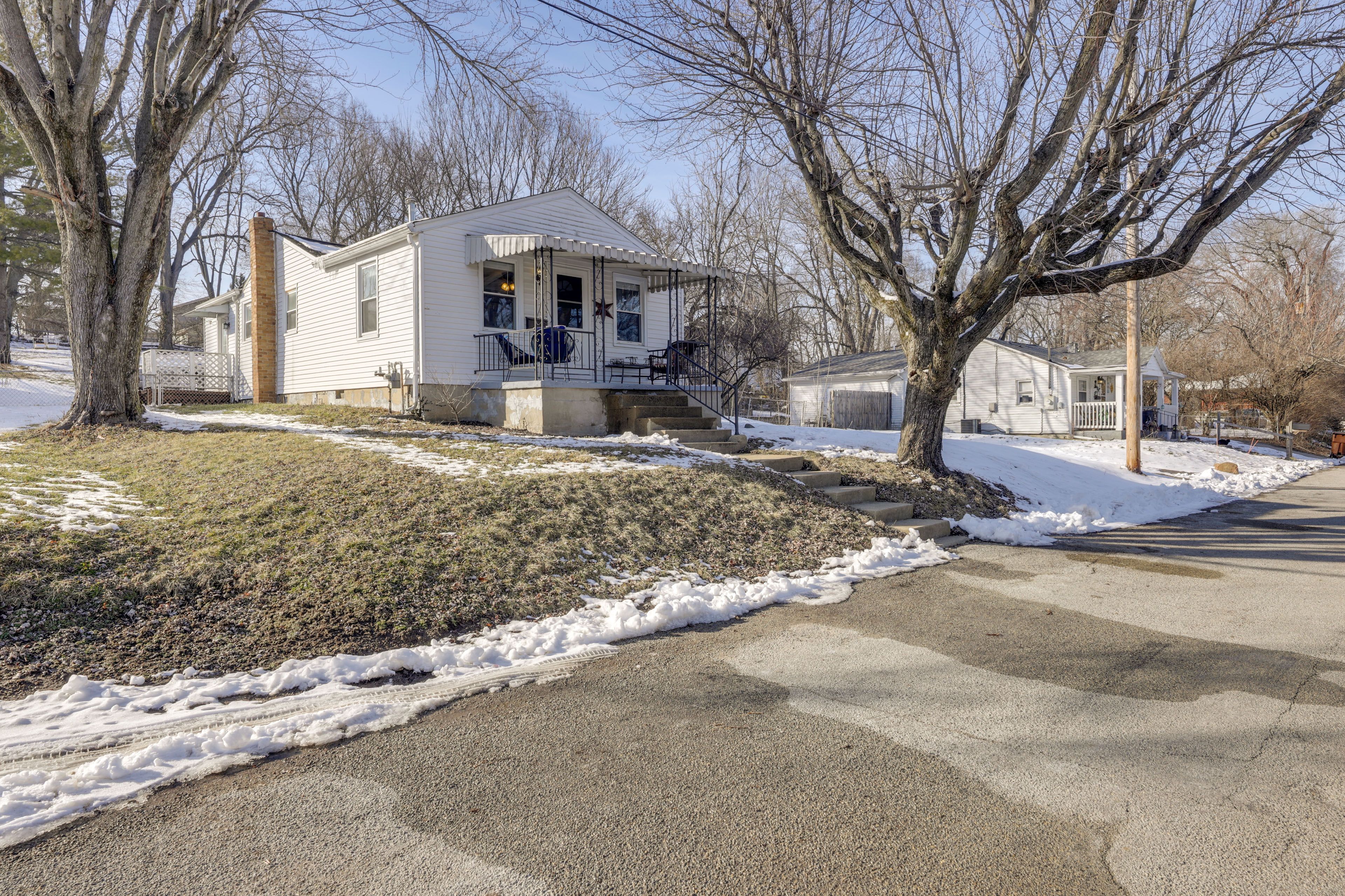Parking | Driveway (3 Vehicles) | Easement (3 Vehicles)