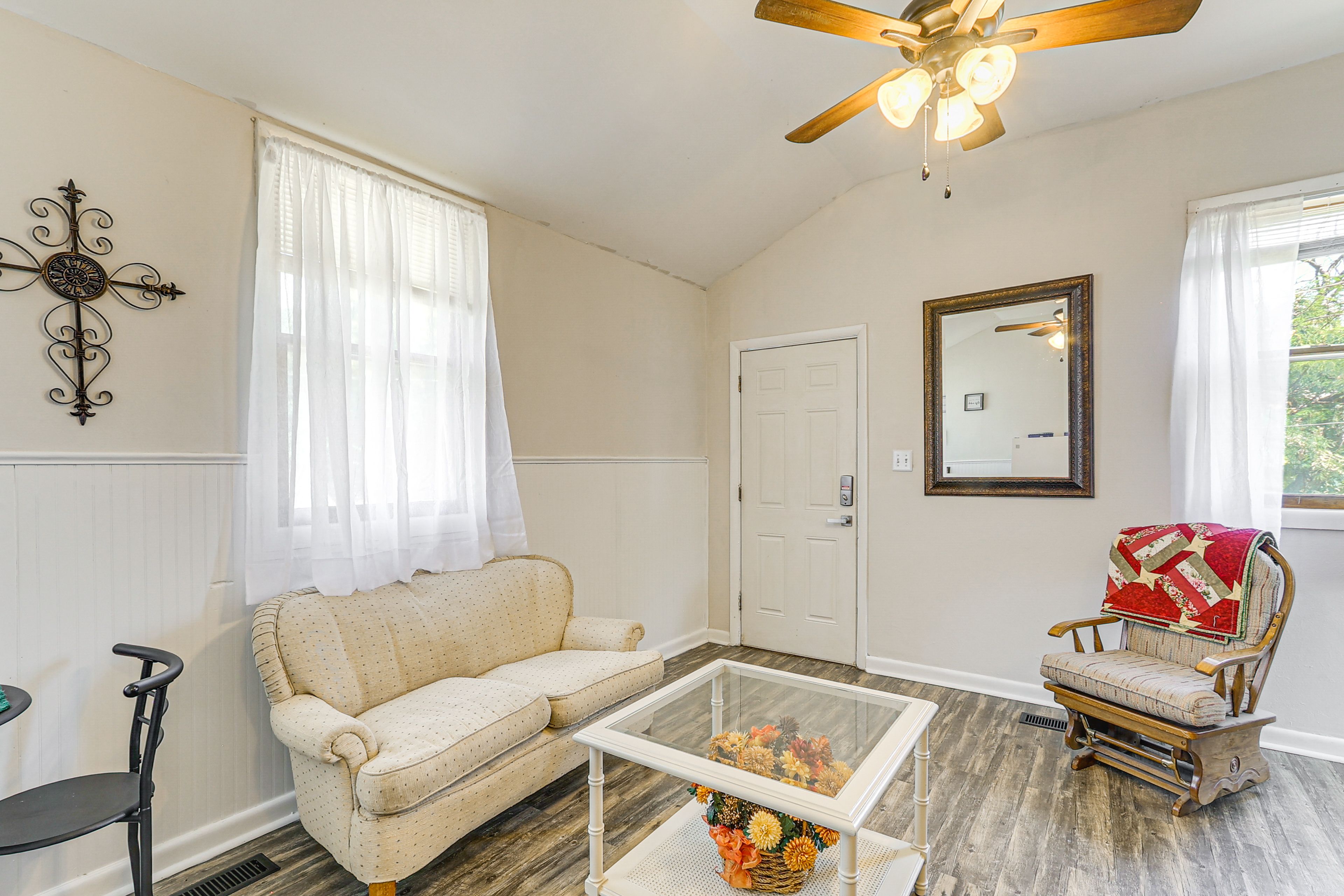 Living Room | Free WiFi | Smart TV | Central A/C