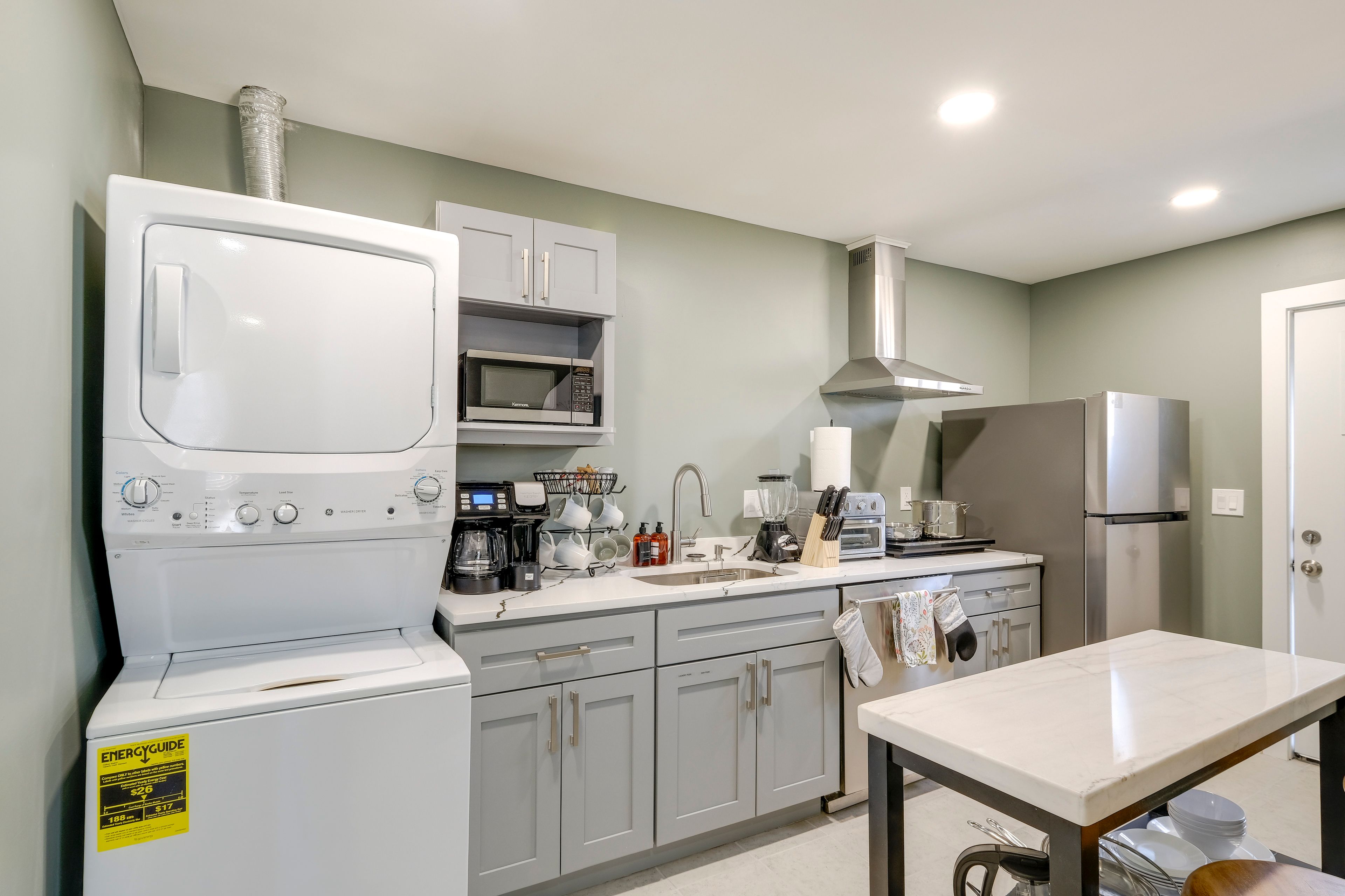 Kitchen | Cooking Basics | Dishwasher | Single-Story Apartment