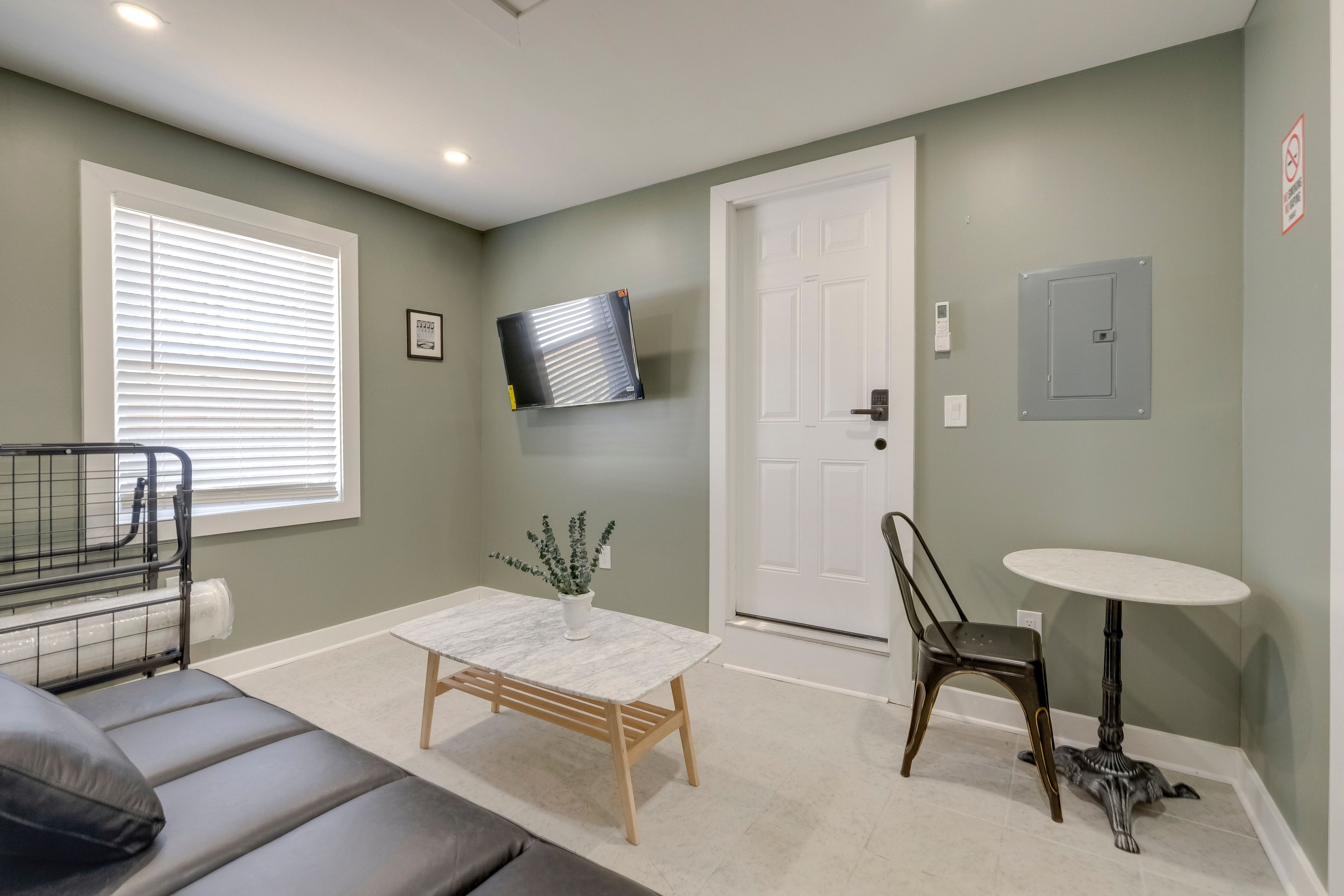 Living Room | Free WiFi | Smart TV | Twin Futon