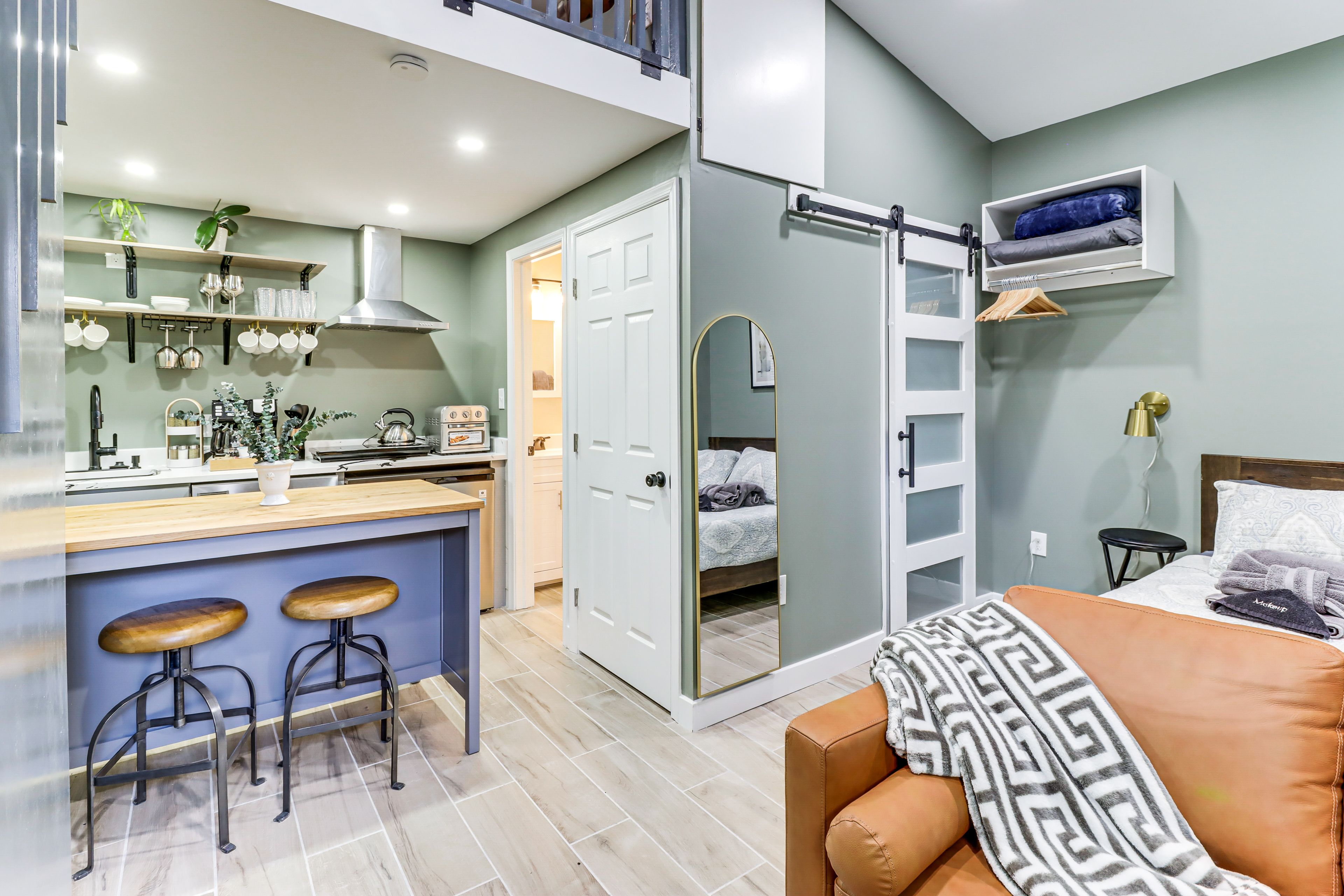 Oxon Hill Vacation Rental | Studio | 1BA | 450 Sq Ft | Step-Free Entry