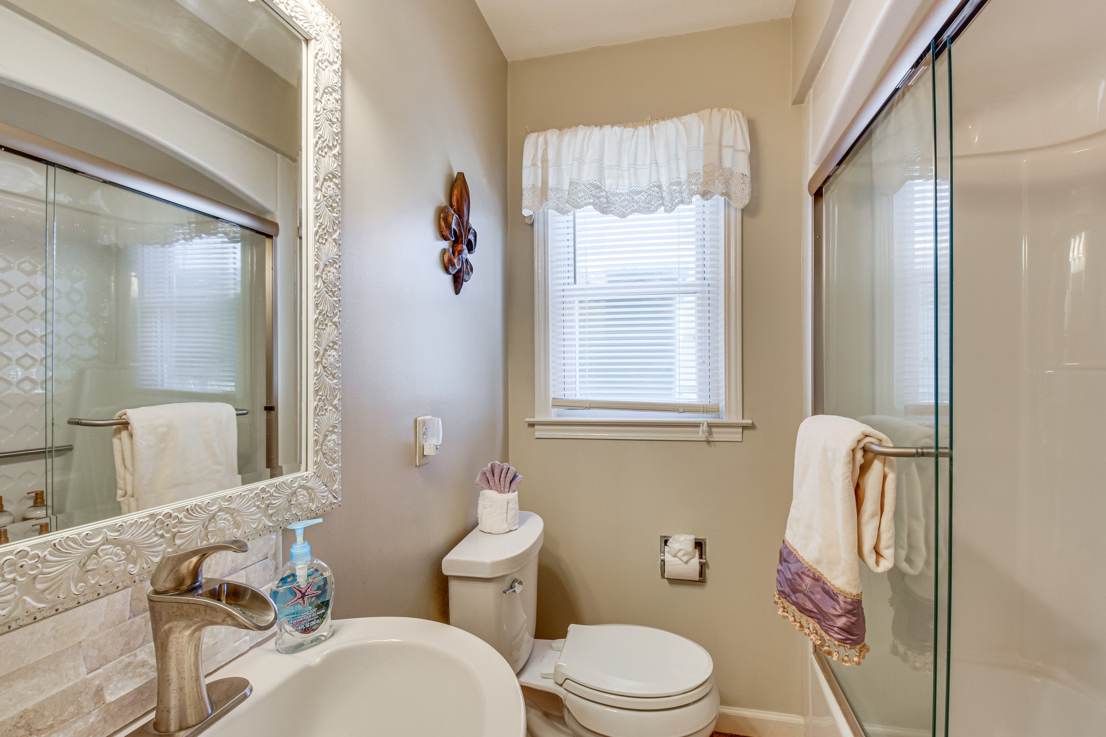 Full Bathroom | 2nd Floor
