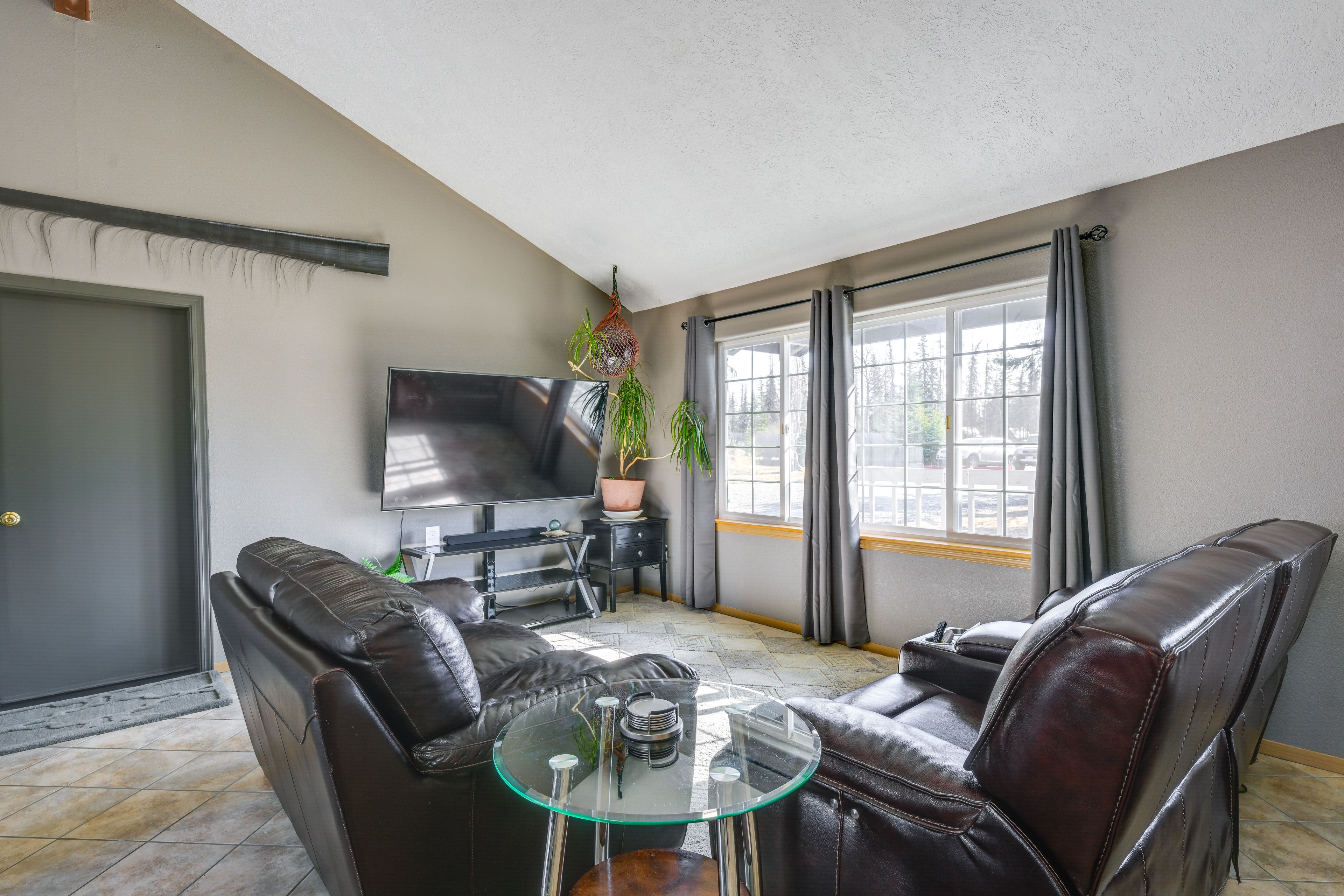 Living Room | Smart TV | Central Heating | Free WiFi | Board Games