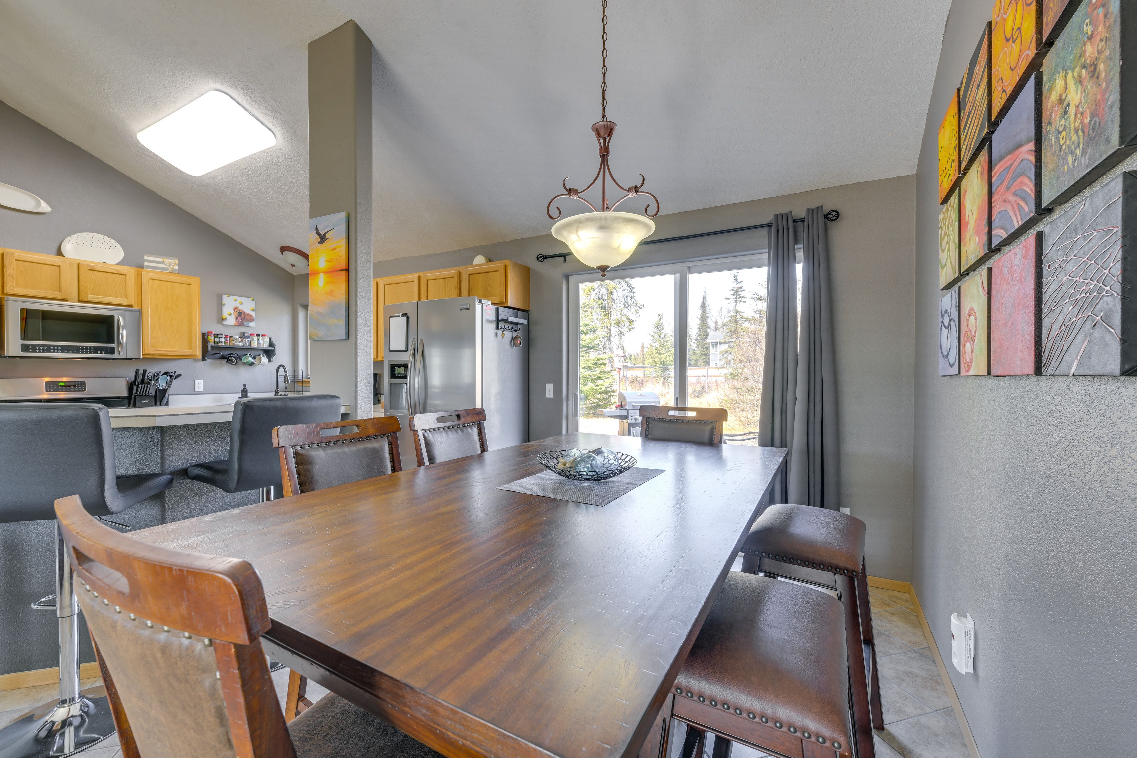 Dining Area | Dishware & Flatware Provided