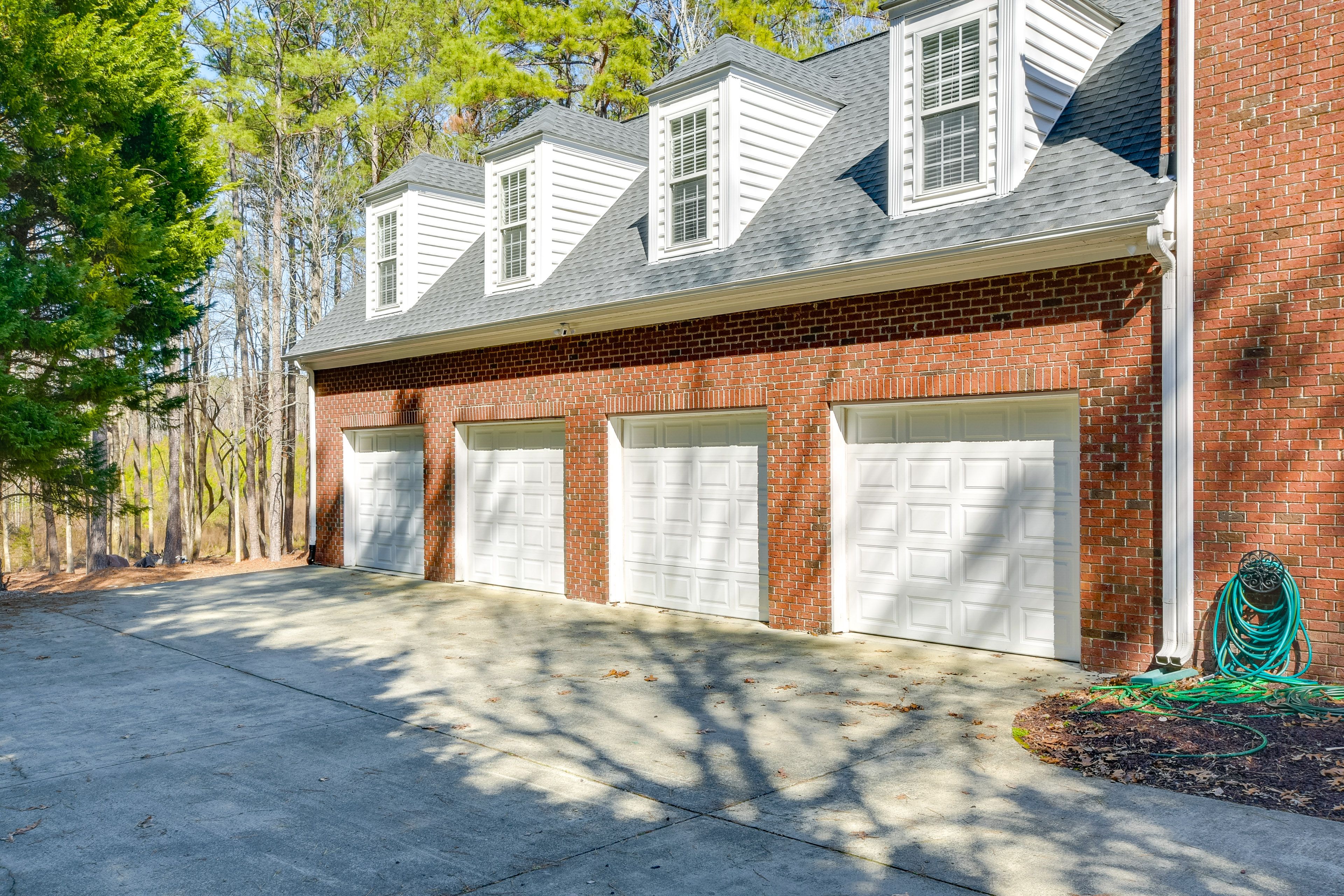 Exterior | Parking | Garage (1 Vehicle)