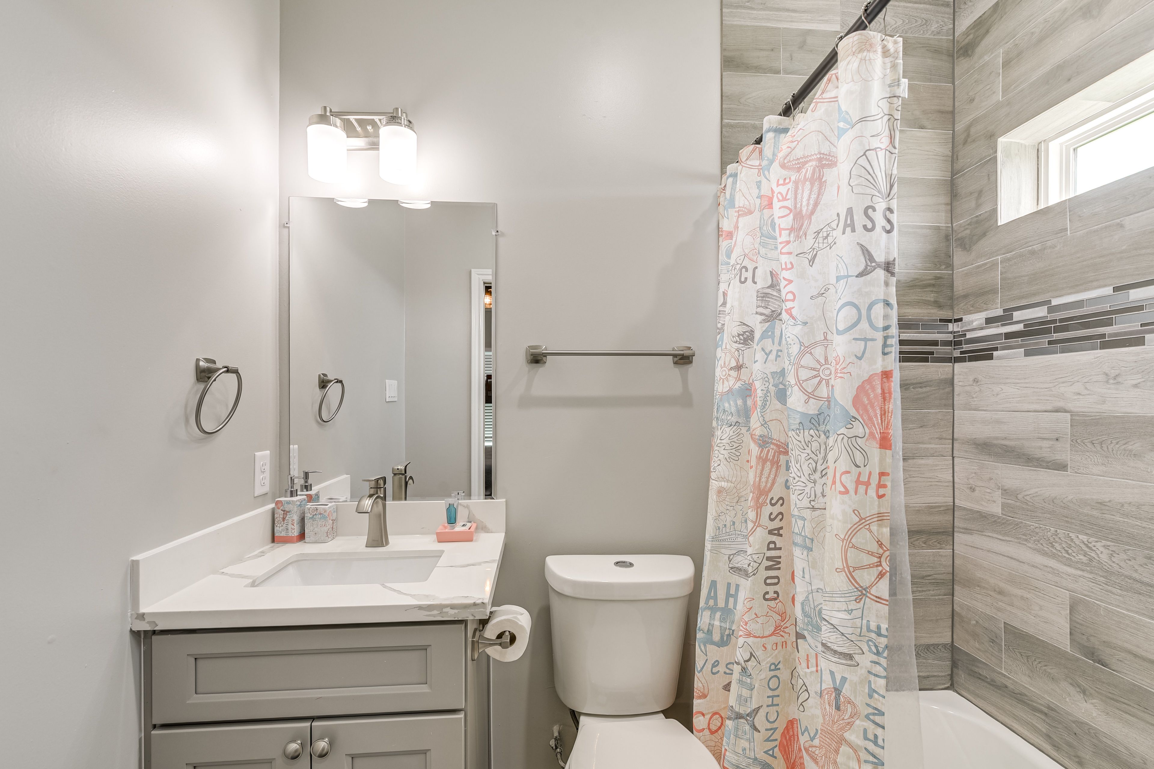 Full Bathroom | 1st Floor