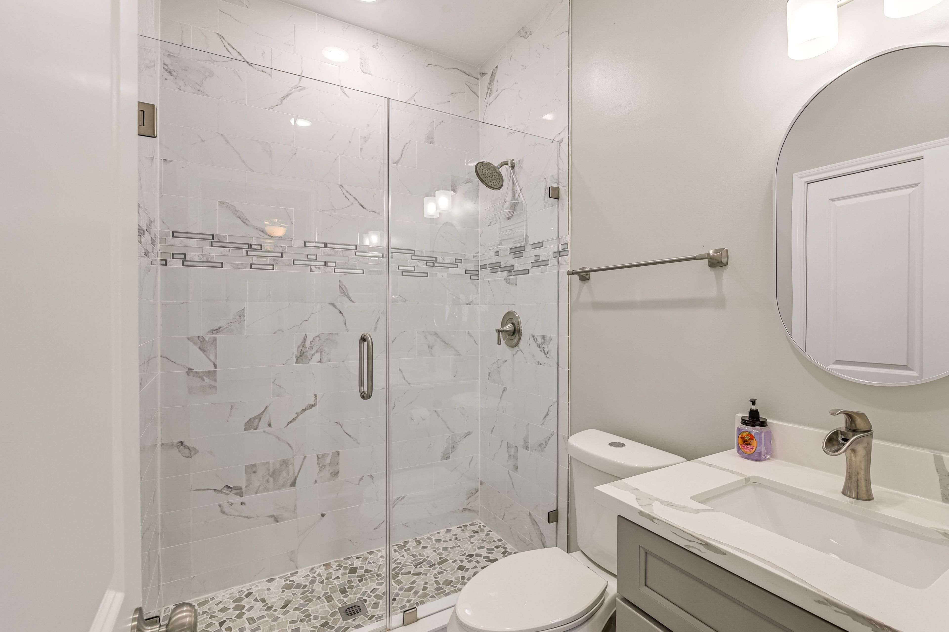 Full Bathroom | Towels Provided | 1st Floor