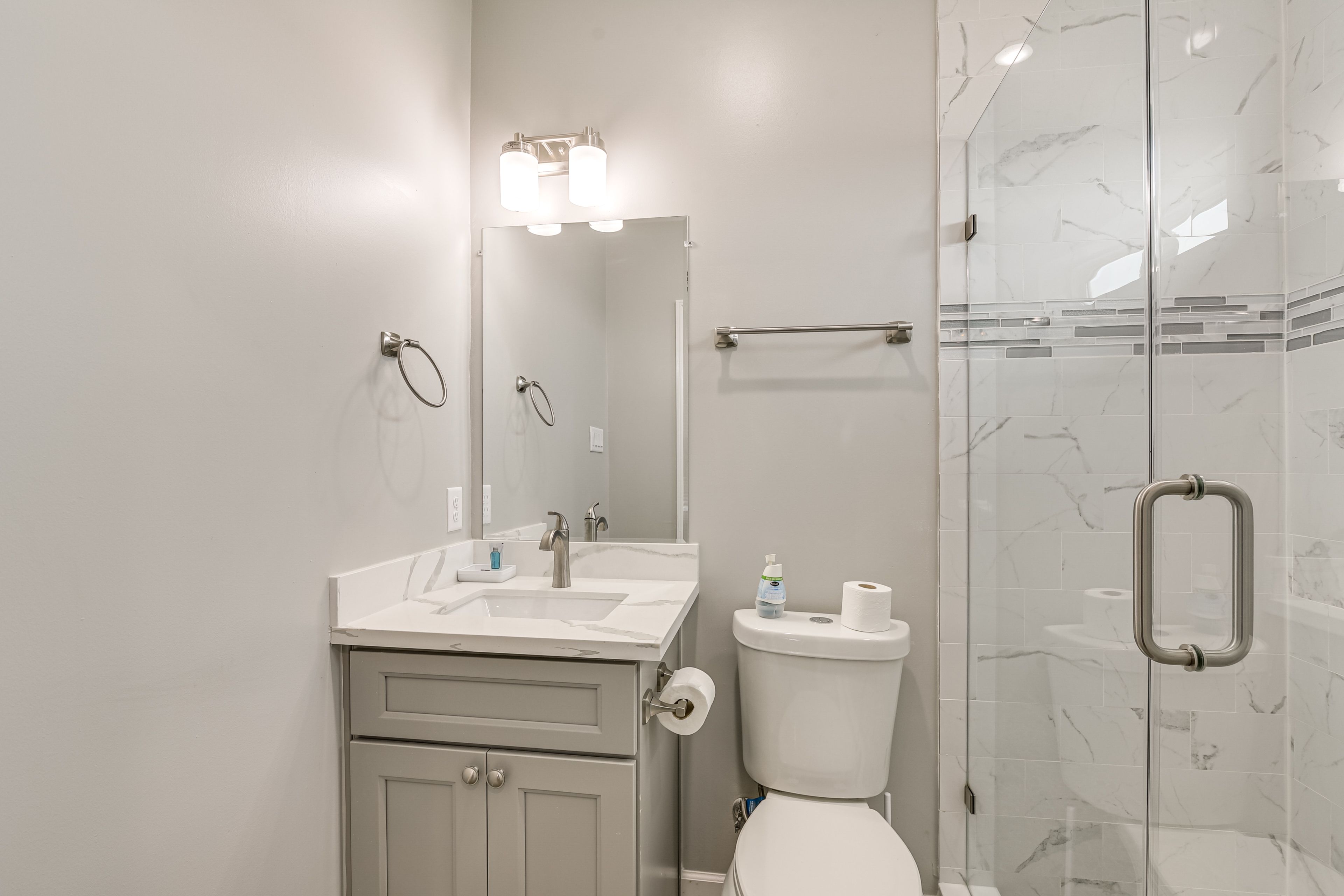 Full Bathroom | 2nd Floor