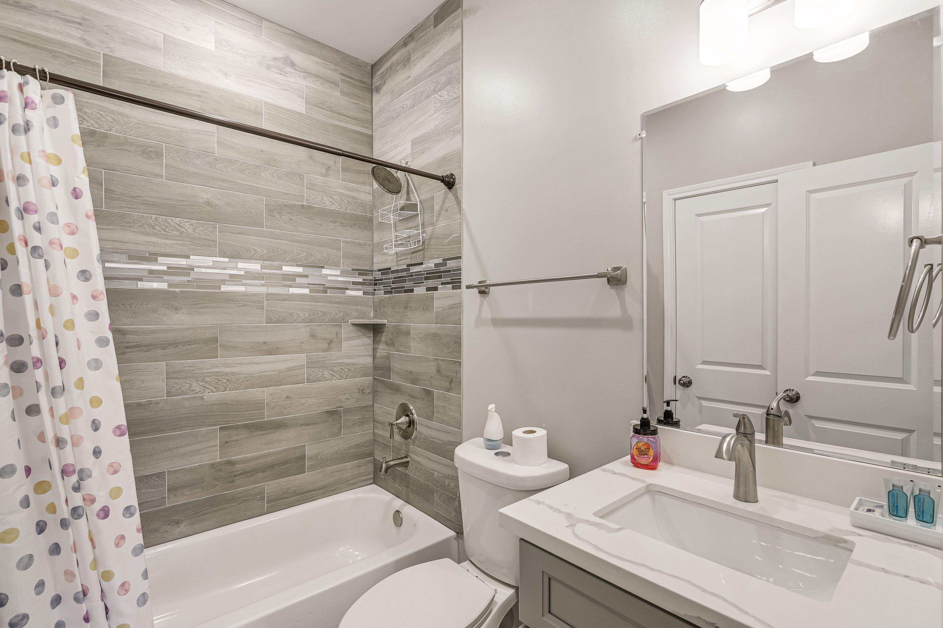 Full Bathroom | 2nd Floor